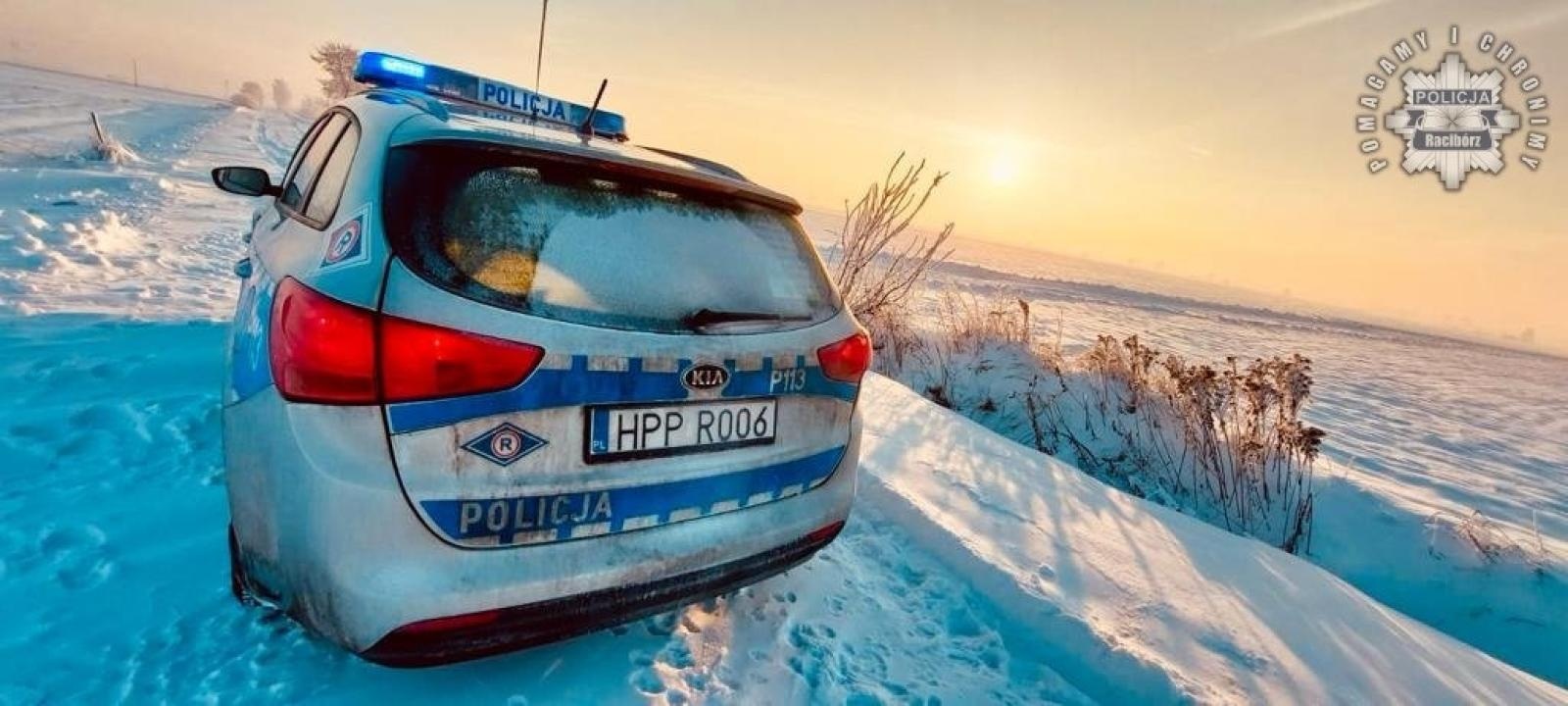 Zdjęcie w galerii na portalu naszraciborz.pl: Pierwsze opady śniegu. Pierwsze zderzenie wiadomości z regionu