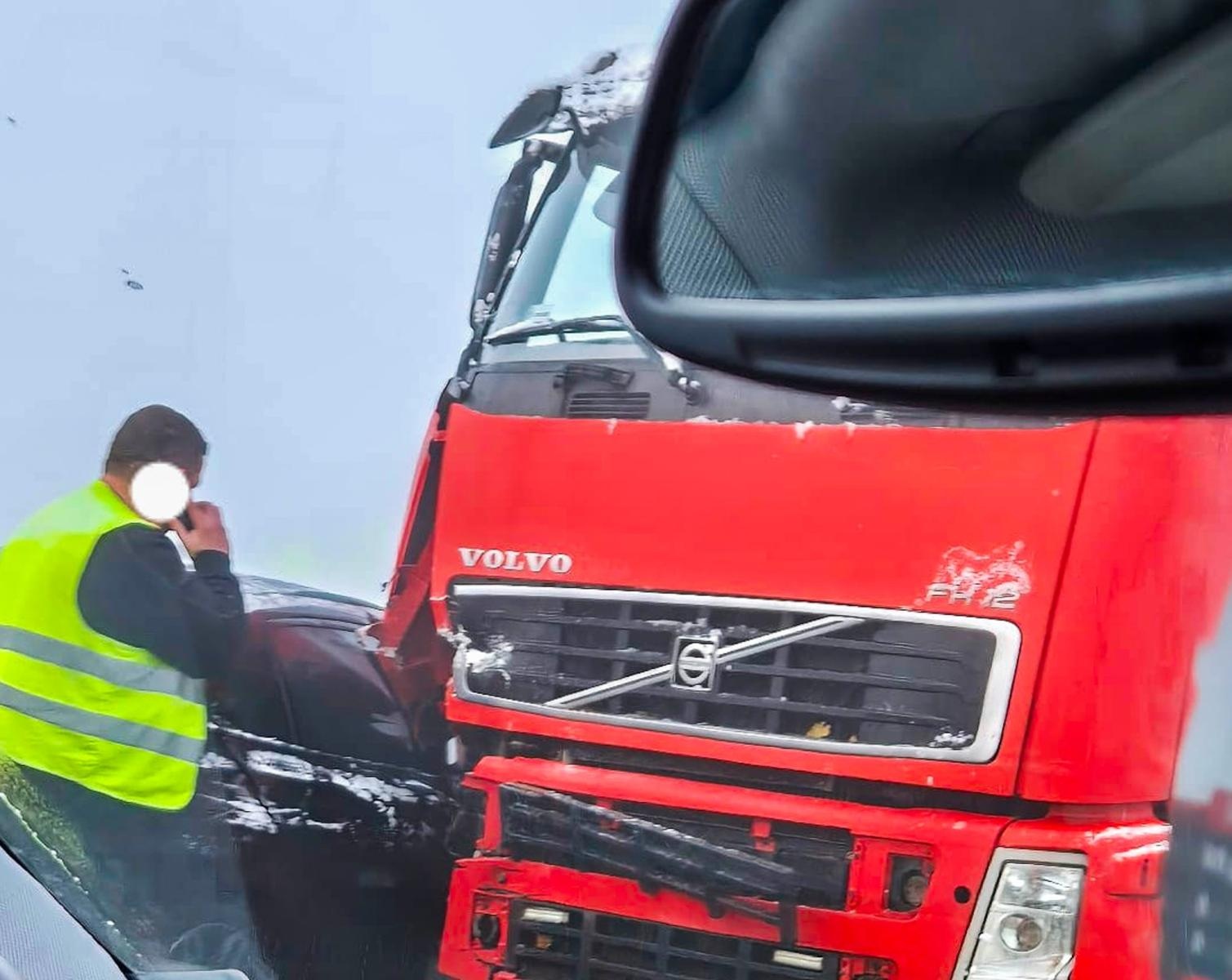 Zdjęcie w galerii na portalu naszraciborz.pl: Pierwsze opady śniegu. Pierwsze zderzenie wiadomości z regionu