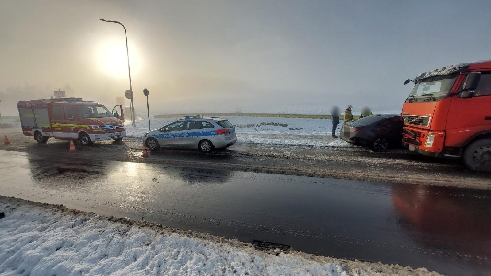 Zdjęcie w galerii na portalu naszraciborz.pl: Pierwsze opady śniegu. Pierwsze zderzenie wiadomości z regionu
