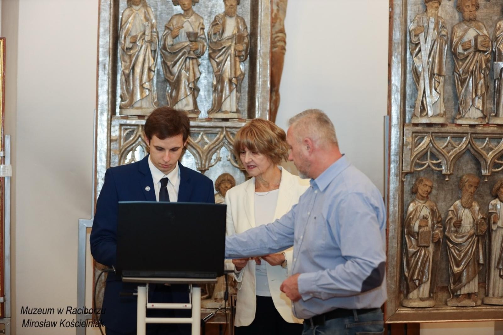 Zdjęcie w galerii na portalu naszraciborz.pl: Wieczór historyczny Pamięć i wdzięczność w raciborskim muzeum wiadomości z regionu