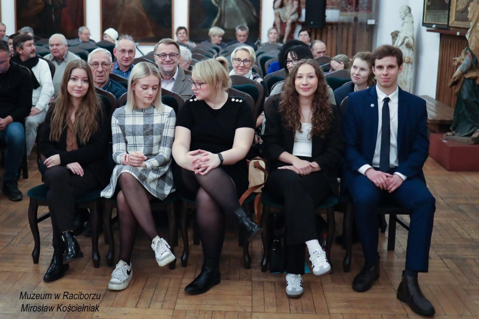 Zdjęcie w galerii na portalu naszraciborz.pl: Wieczór historyczny Pamięć i wdzięczność w raciborskim muzeum wiadomości z regionu