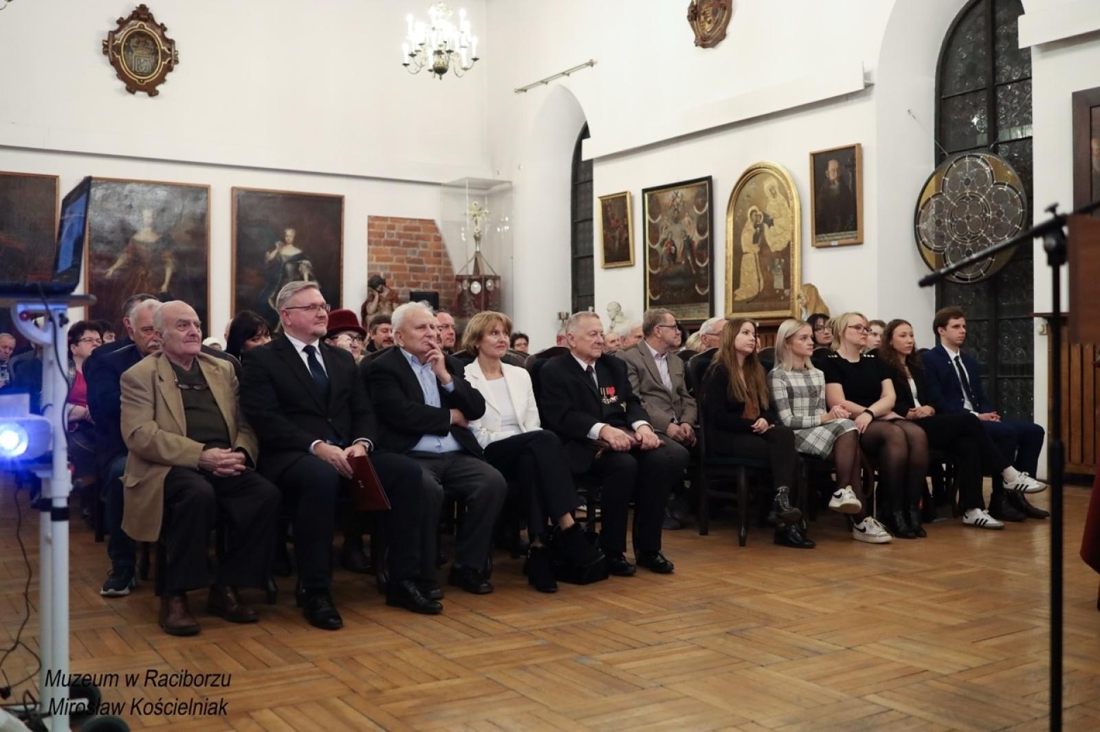 Zdjęcie w galerii na portalu naszraciborz.pl: Wieczór historyczny Pamięć i wdzięczność w raciborskim muzeum wiadomości z regionu