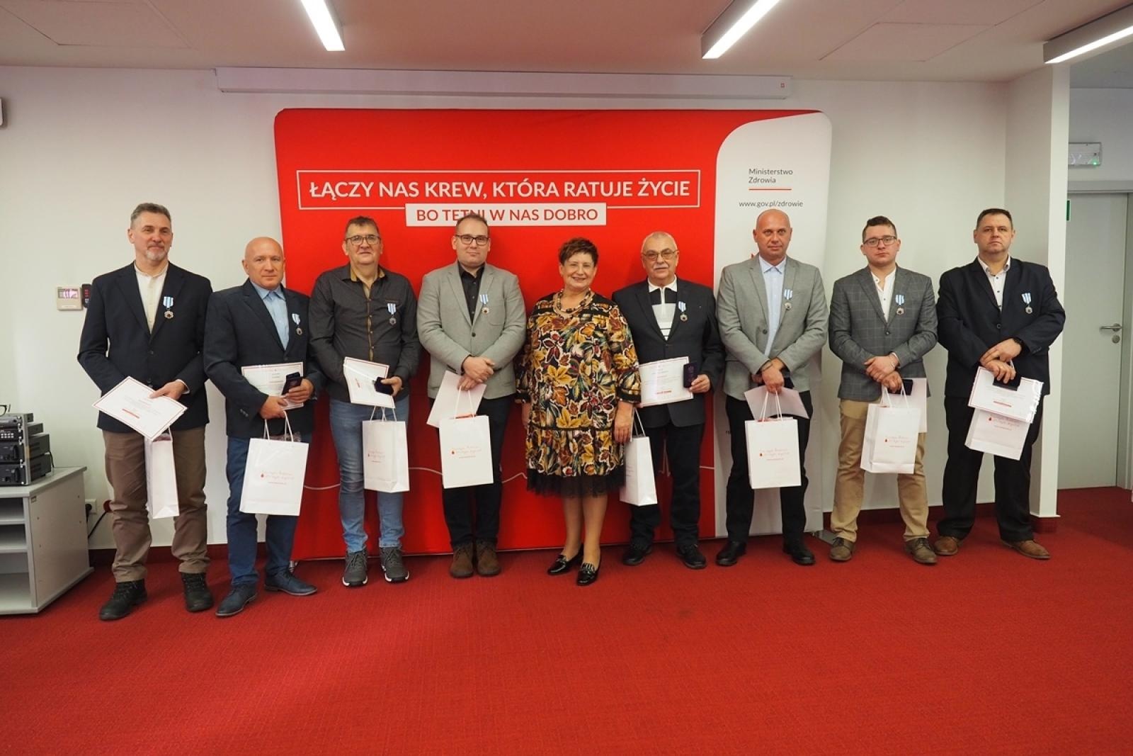 Zdjęcie w galerii na portalu naszraciborz.pl: Odznaczenia Ministra Zdrowia dla Krwiodawców z raciborskiego Centrum Krwiodawstwa wiadomości z regionu