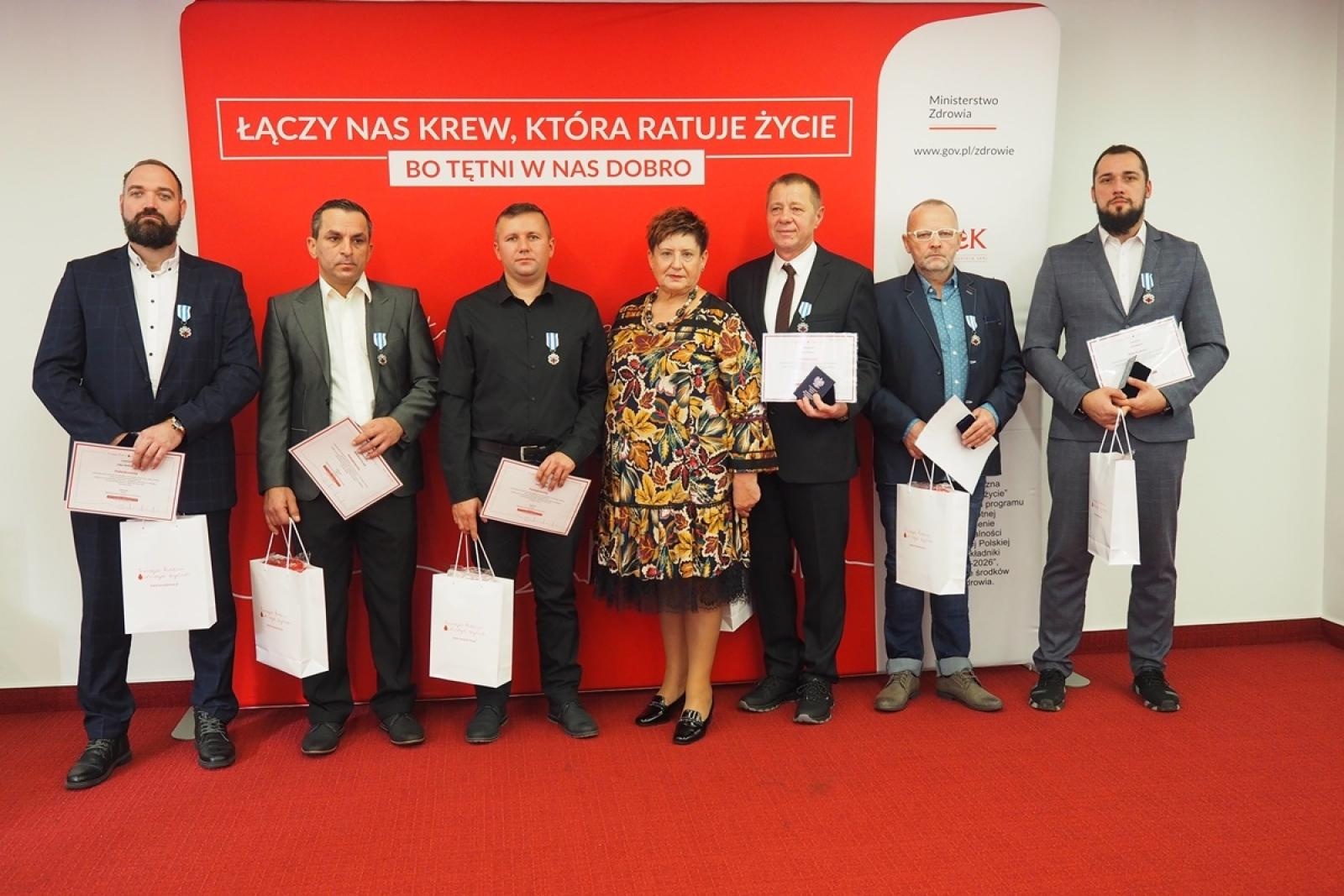 Zdjęcie w galerii na portalu naszraciborz.pl: Odznaczenia Ministra Zdrowia dla Krwiodawców z raciborskiego Centrum Krwiodawstwa wiadomości z regionu