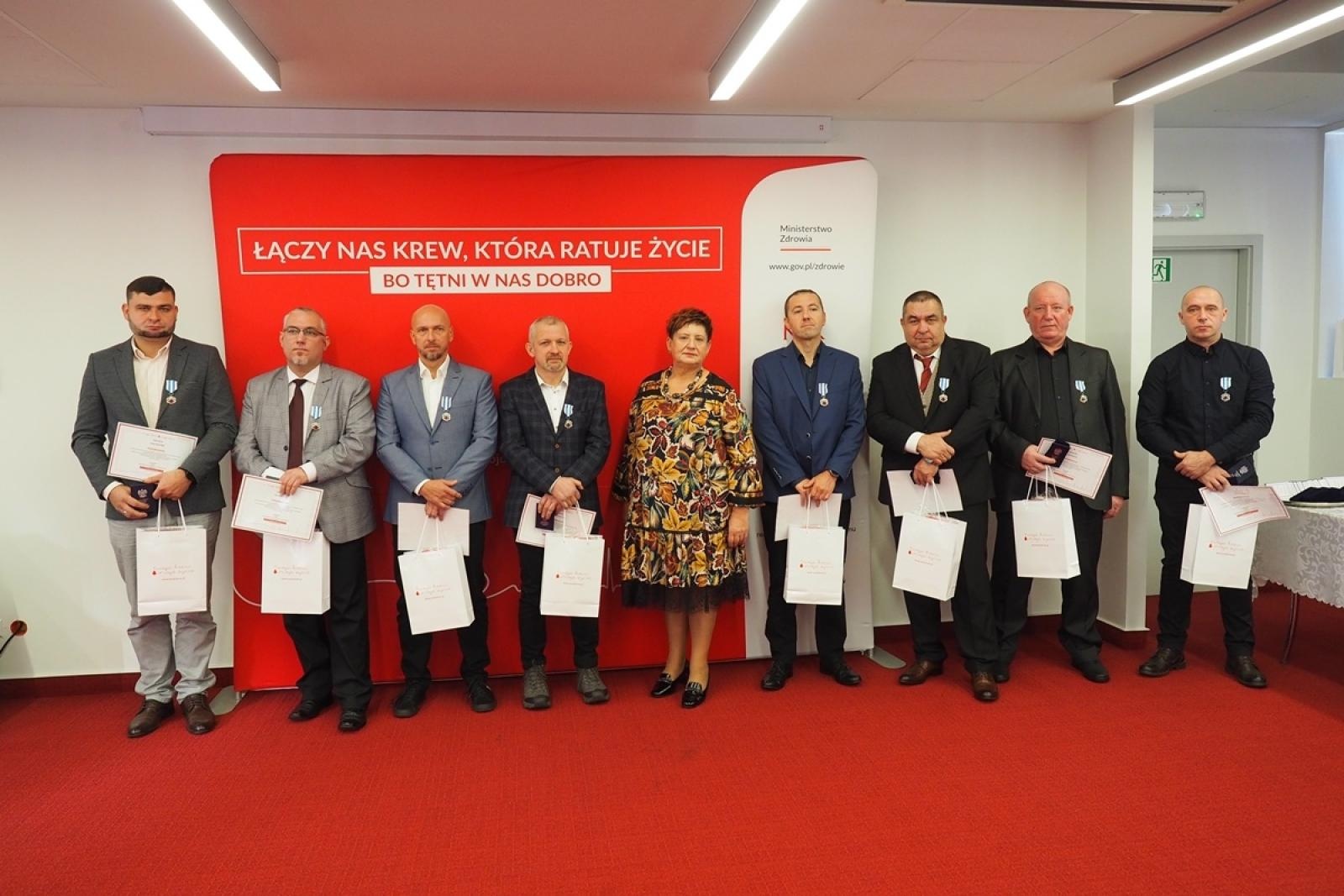Zdjęcie w galerii na portalu naszraciborz.pl: Odznaczenia Ministra Zdrowia dla Krwiodawców z raciborskiego Centrum Krwiodawstwa wiadomości z regionu