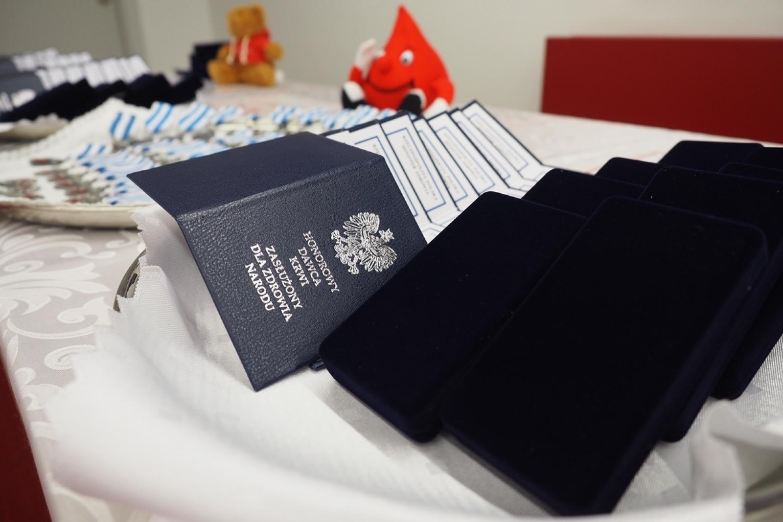 Zdjęcie w galerii na portalu naszraciborz.pl: Odznaczenia Ministra Zdrowia dla Krwiodawców z raciborskiego Centrum Krwiodawstwa wiadomości z regionu