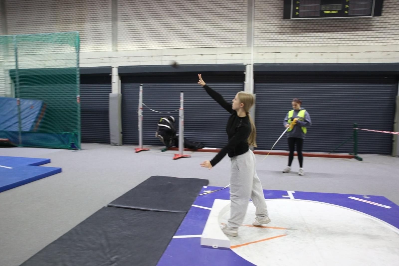 Zdjęcie w galerii na portalu naszraciborz.pl: Halowe Mistrzostwa Raciborza w lekkiej atletyce. Ponad 400 uczniów na starcie zawodów w ZSOMS wiadomości z regionu