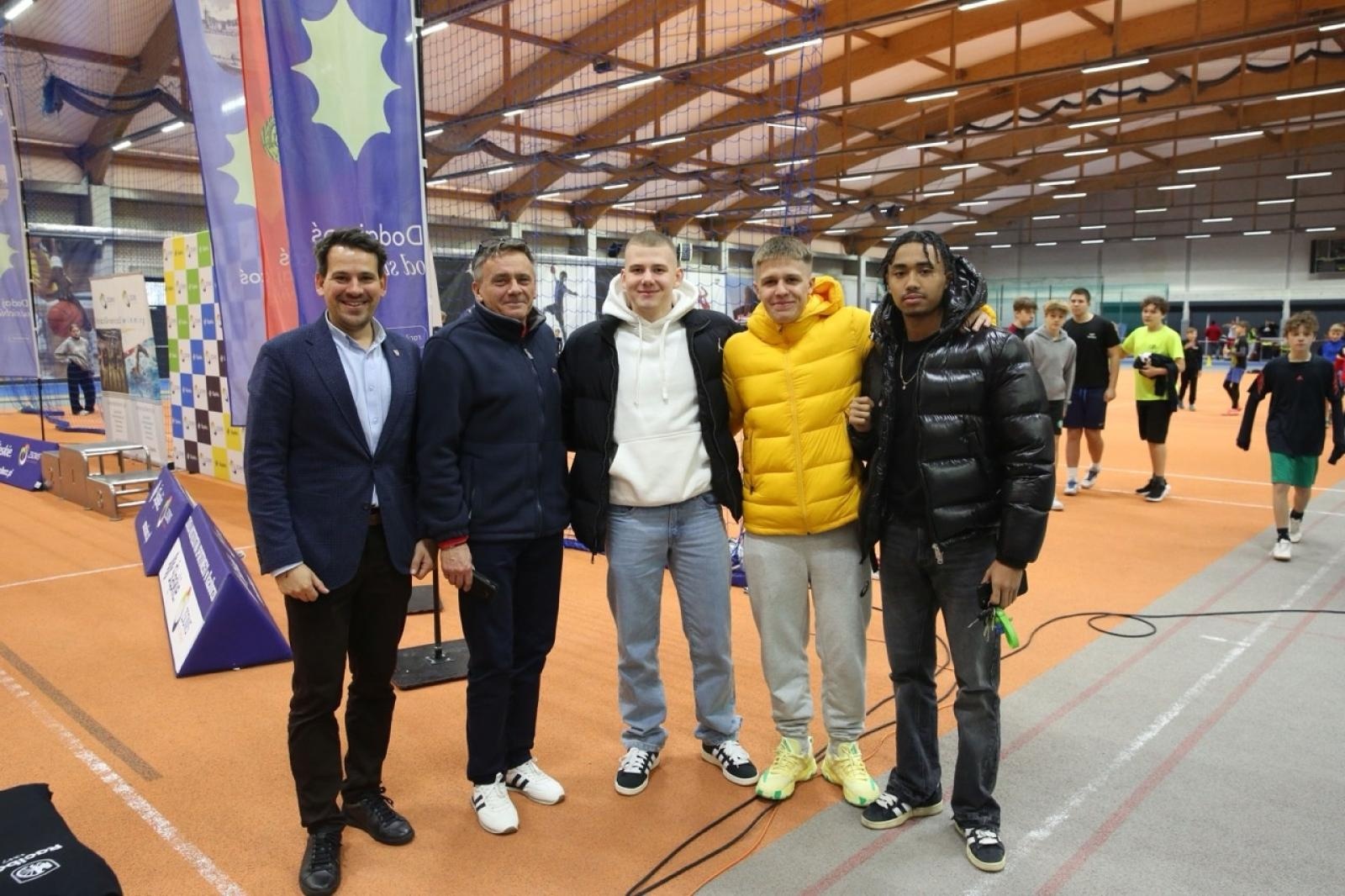 Zdjęcie w galerii na portalu naszraciborz.pl: Halowe Mistrzostwa Raciborza w lekkiej atletyce. Ponad 400 uczniów na starcie zawodów w ZSOMS wiadomości z regionu