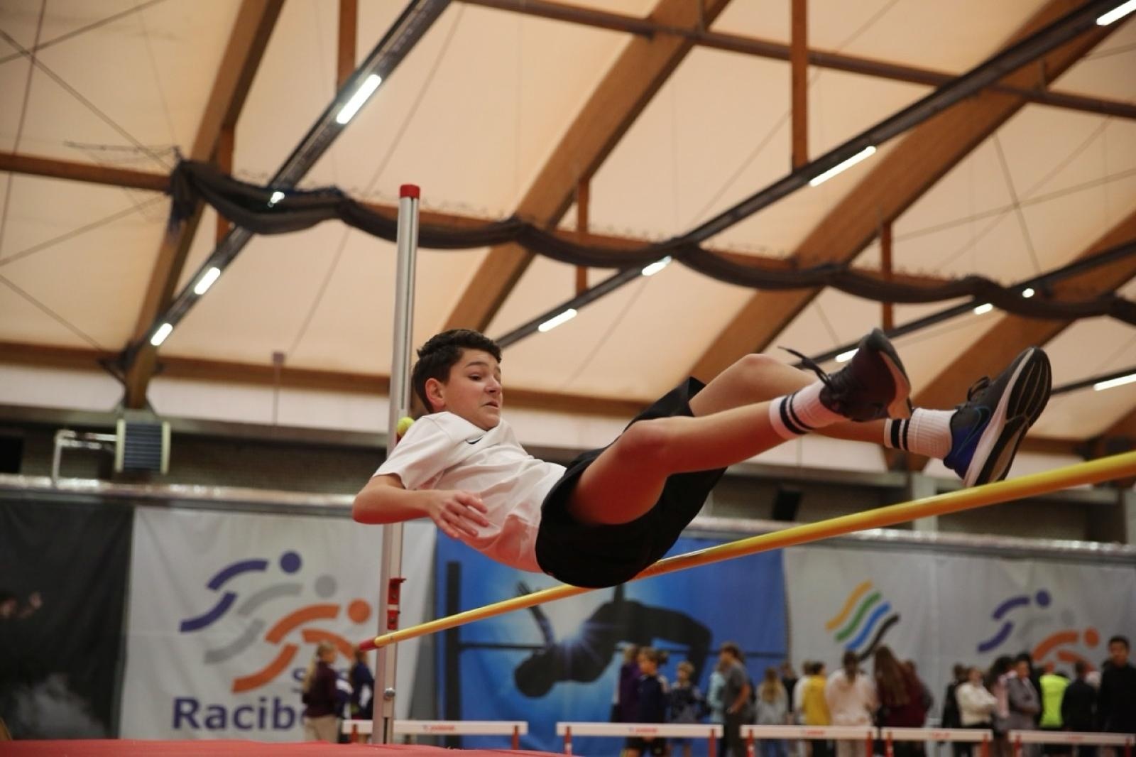 Zdjęcie w galerii na portalu naszraciborz.pl: Halowe Mistrzostwa Raciborza w lekkiej atletyce. Ponad 400 uczniów na starcie zawodów w ZSOMS wiadomości z regionu