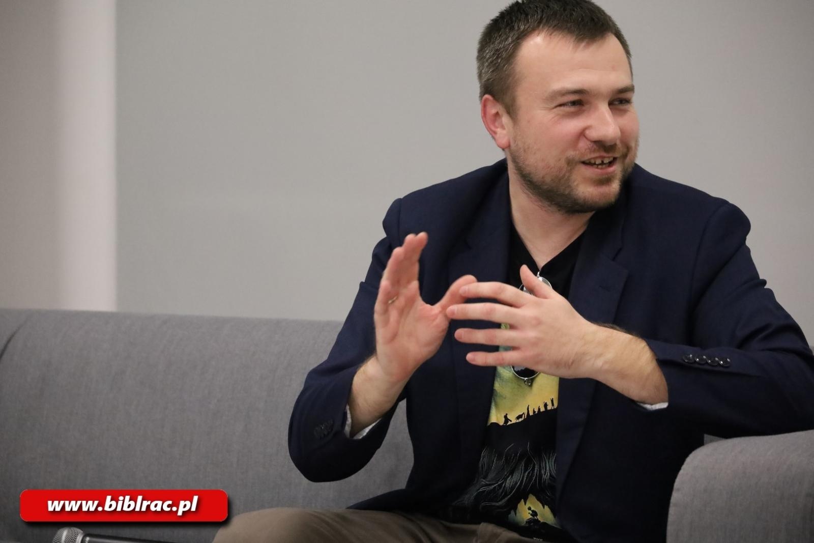 Zdjęcie w galerii na portalu naszraciborz.pl: Każdy ma swoją Górę Świętej Anny. Spotkanie z Pawłem Brolem w bibliotece wiadomości z regionu