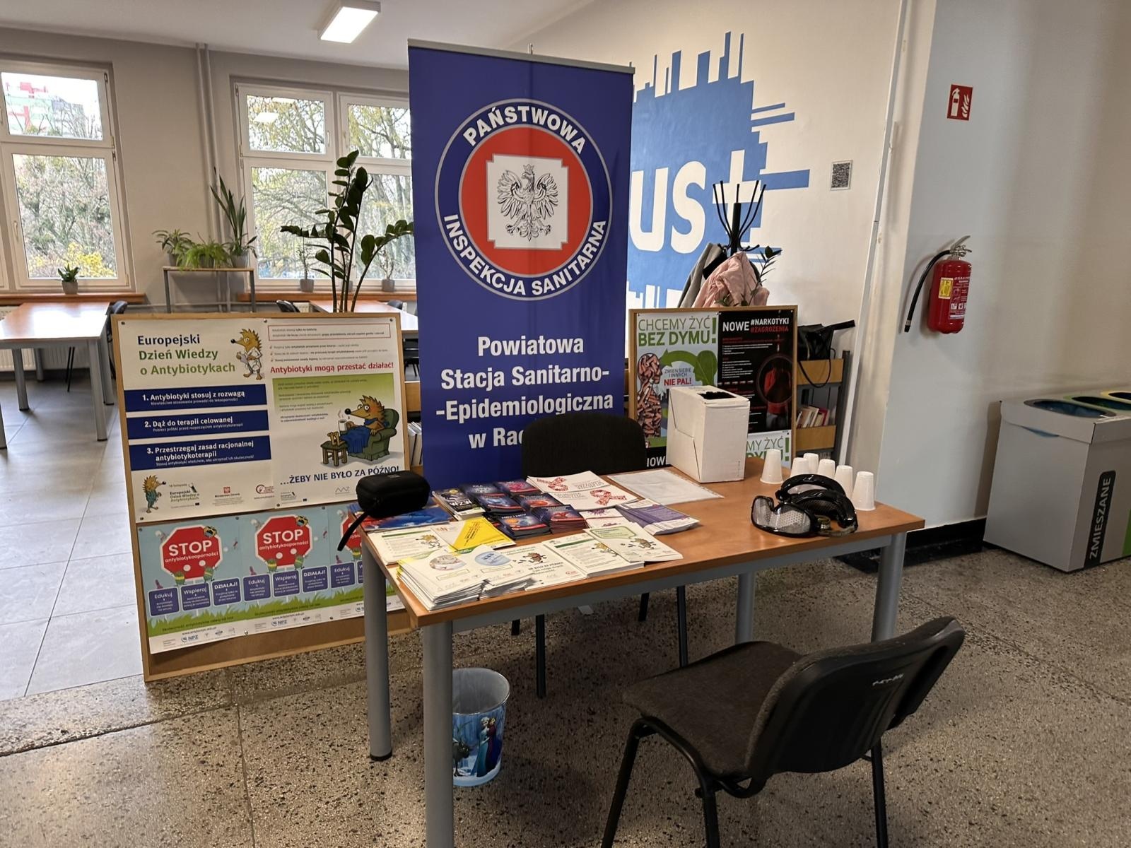 Zdjęcie w galerii na portalu naszraciborz.pl: Konferencja Go Blue for AMR w Akademii Nauk Stosowanych w Raciborzu. Edukacja i świadomość w walce z antybiotykoopornością wiadomości z regionu