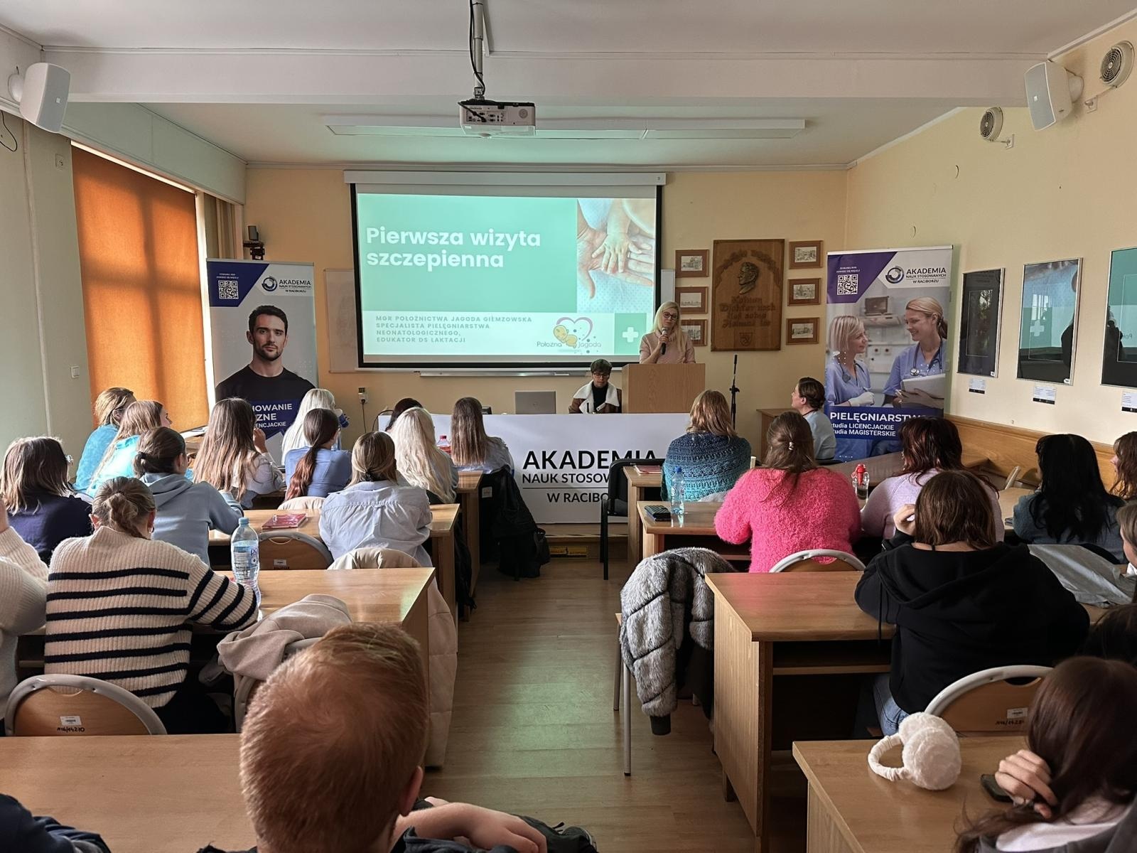 Zdjęcie w galerii na portalu naszraciborz.pl: Konferencja Go Blue for AMR w Akademii Nauk Stosowanych w Raciborzu. Edukacja i świadomość w walce z antybiotykoopornością wiadomości z regionu