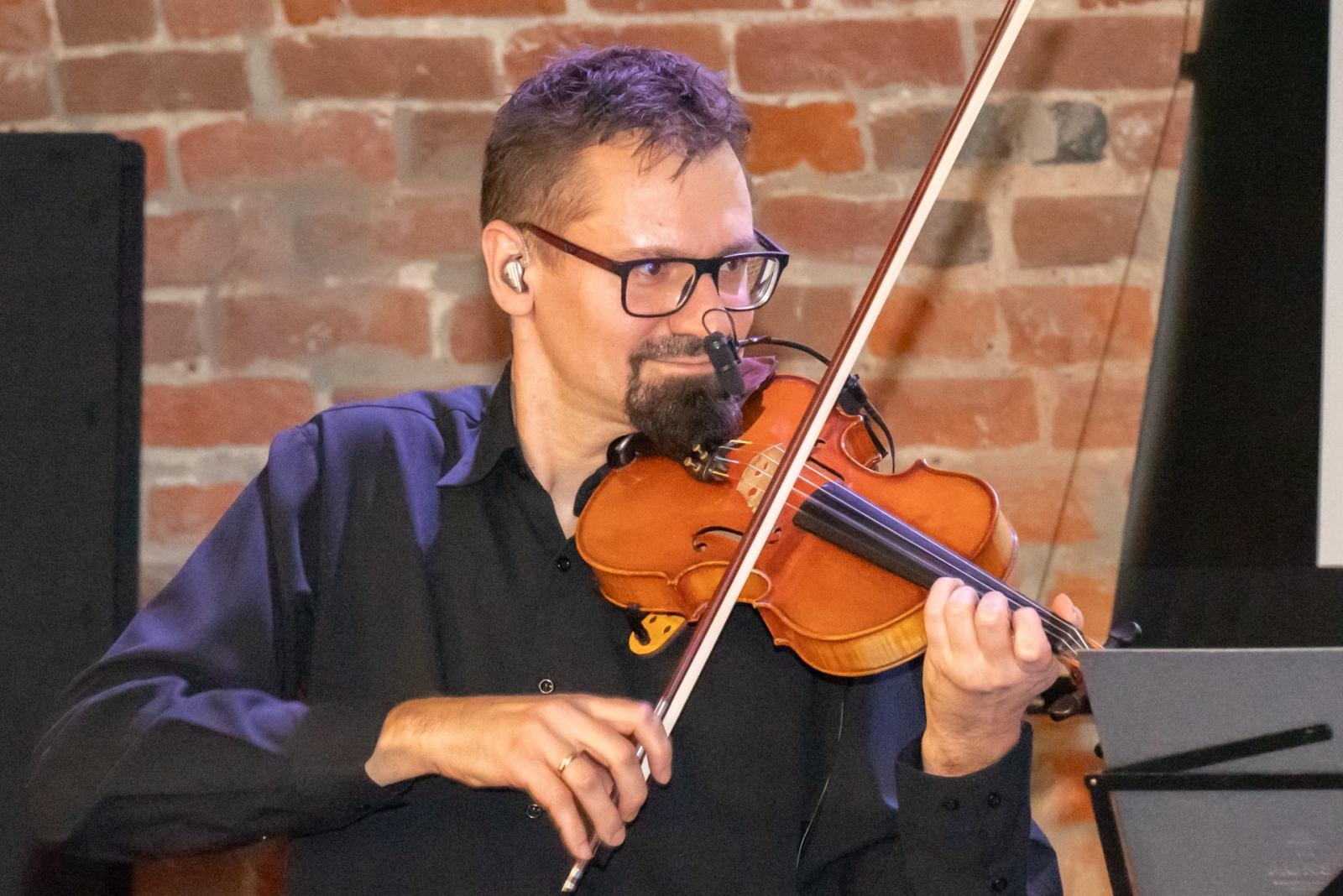 Zdjęcie w galerii na portalu naszraciborz.pl: Wieczór przy Świecach z zespołem SIDORxS-AGE w tworkowskim zamku wiadomości z regionu