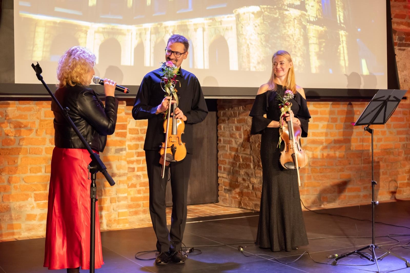 Zdjęcie w galerii na portalu naszraciborz.pl: Wieczór przy Świecach z zespołem SIDORxS-AGE w tworkowskim zamku wiadomości z regionu