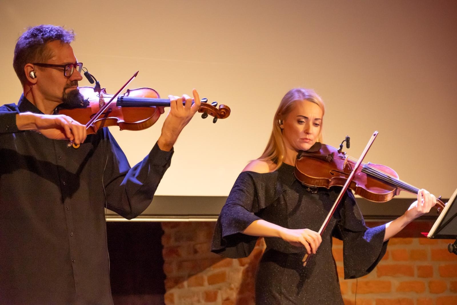 Zdjęcie w galerii na portalu naszraciborz.pl: Wieczór przy Świecach z zespołem SIDORxS-AGE w tworkowskim zamku wiadomości z regionu