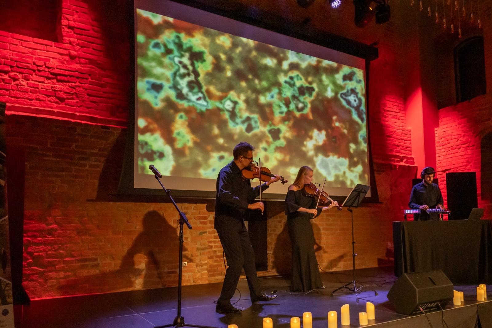 Zdjęcie w galerii na portalu naszraciborz.pl: Wieczór przy Świecach z zespołem SIDORxS-AGE w tworkowskim zamku wiadomości z regionu