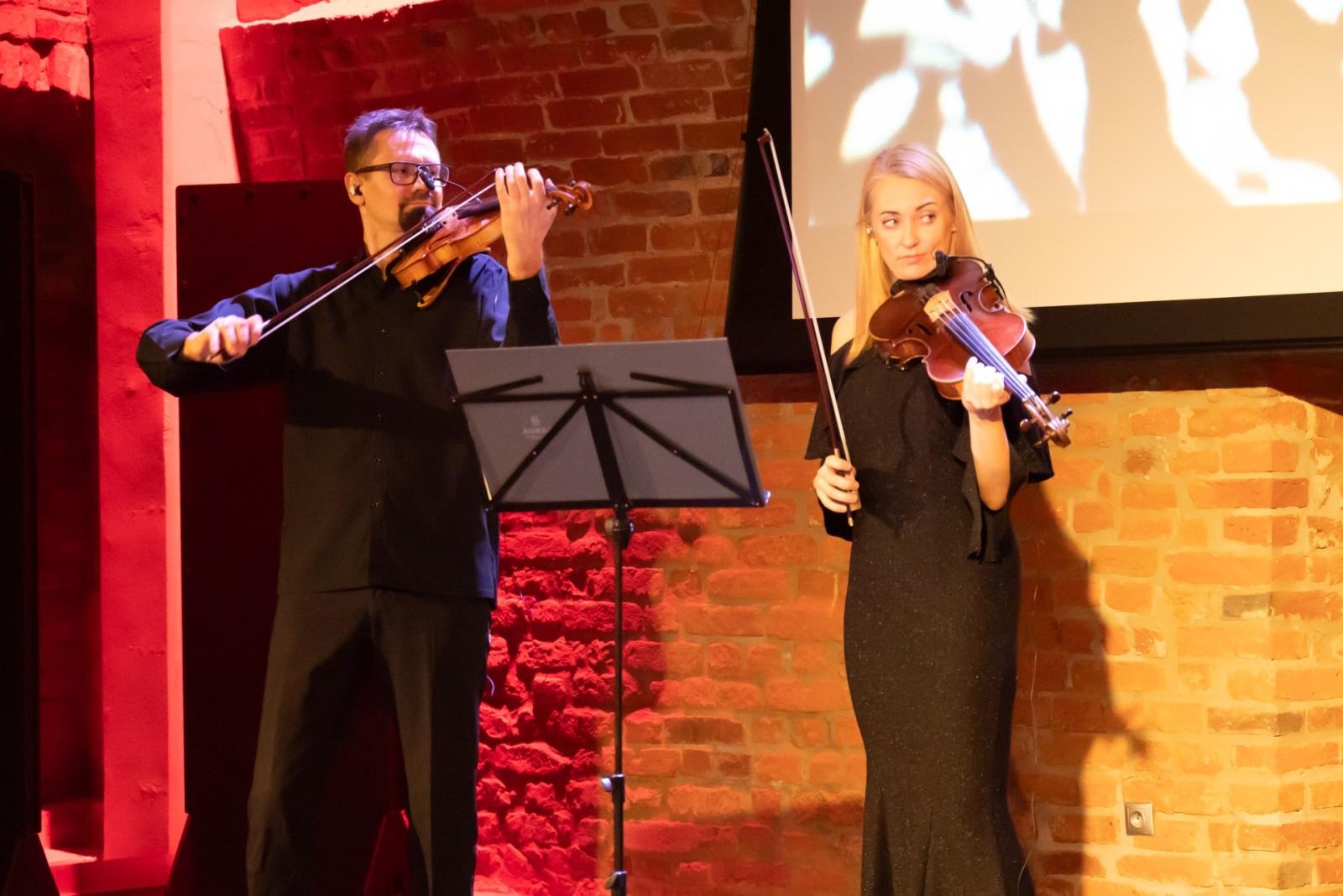 Zdjęcie w galerii na portalu naszraciborz.pl: Wieczór przy Świecach z zespołem SIDORxS-AGE w tworkowskim zamku wiadomości z regionu