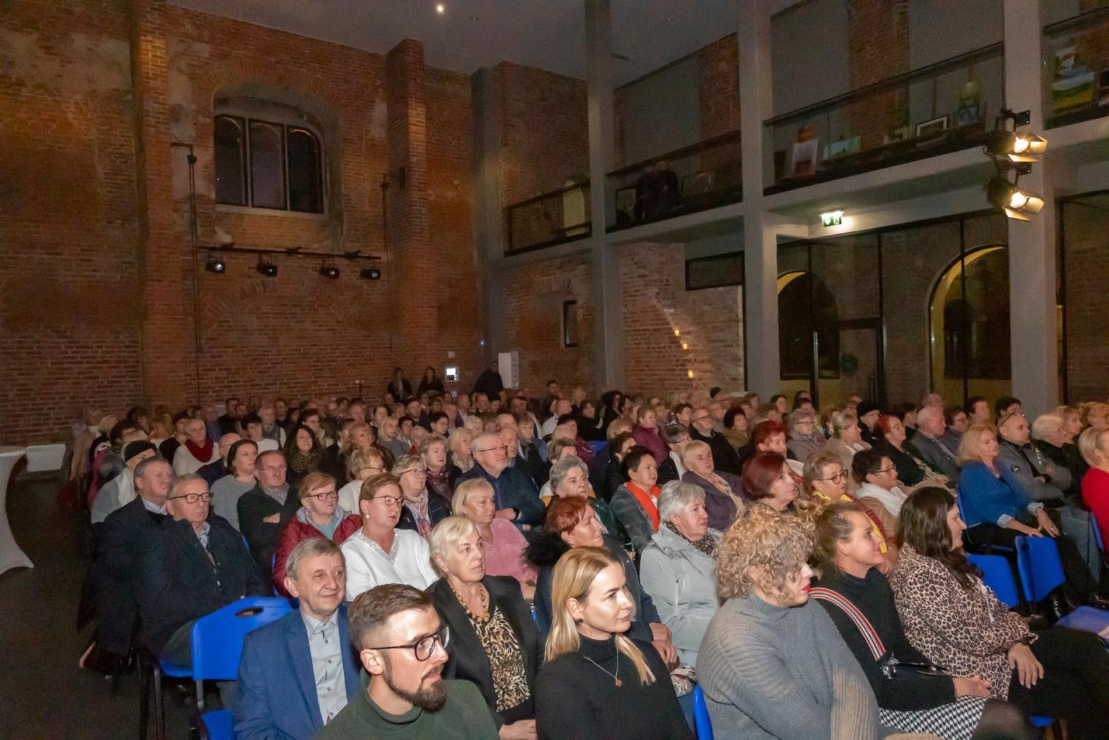 Zdjęcie w galerii na portalu naszraciborz.pl: Wieczór przy Świecach z zespołem SIDORxS-AGE w tworkowskim zamku wiadomości z regionu