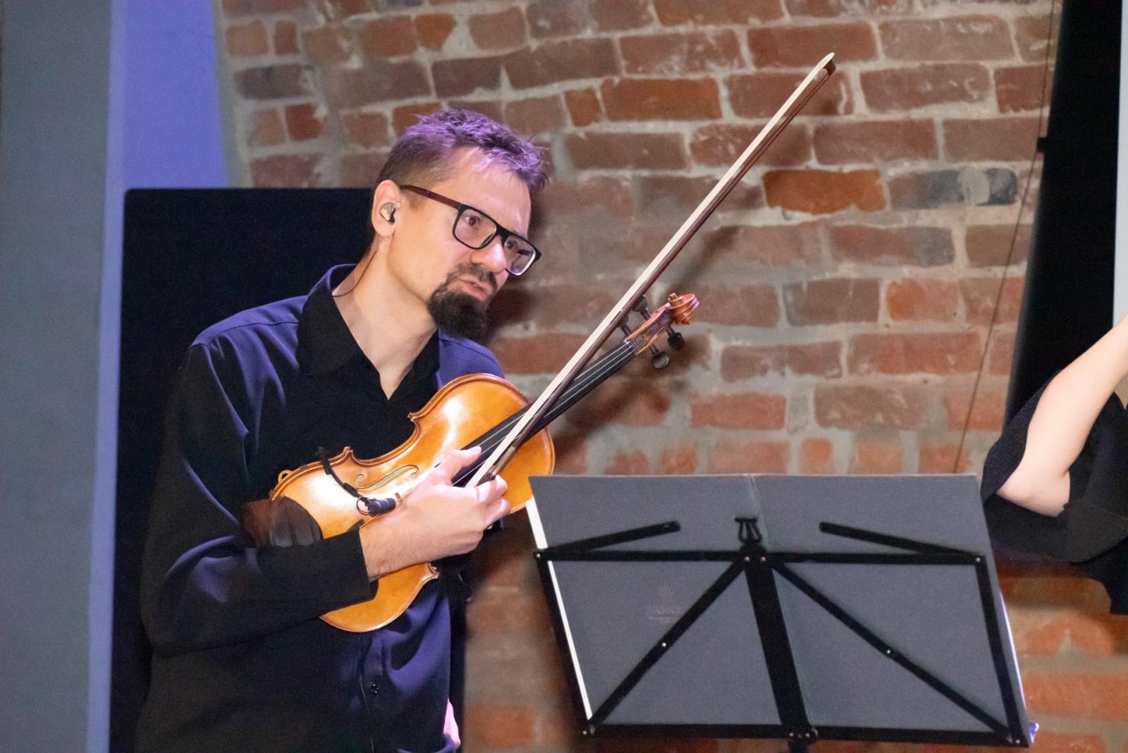 Zdjęcie w galerii na portalu naszraciborz.pl: Wieczór przy Świecach z zespołem SIDORxS-AGE w tworkowskim zamku wiadomości z regionu