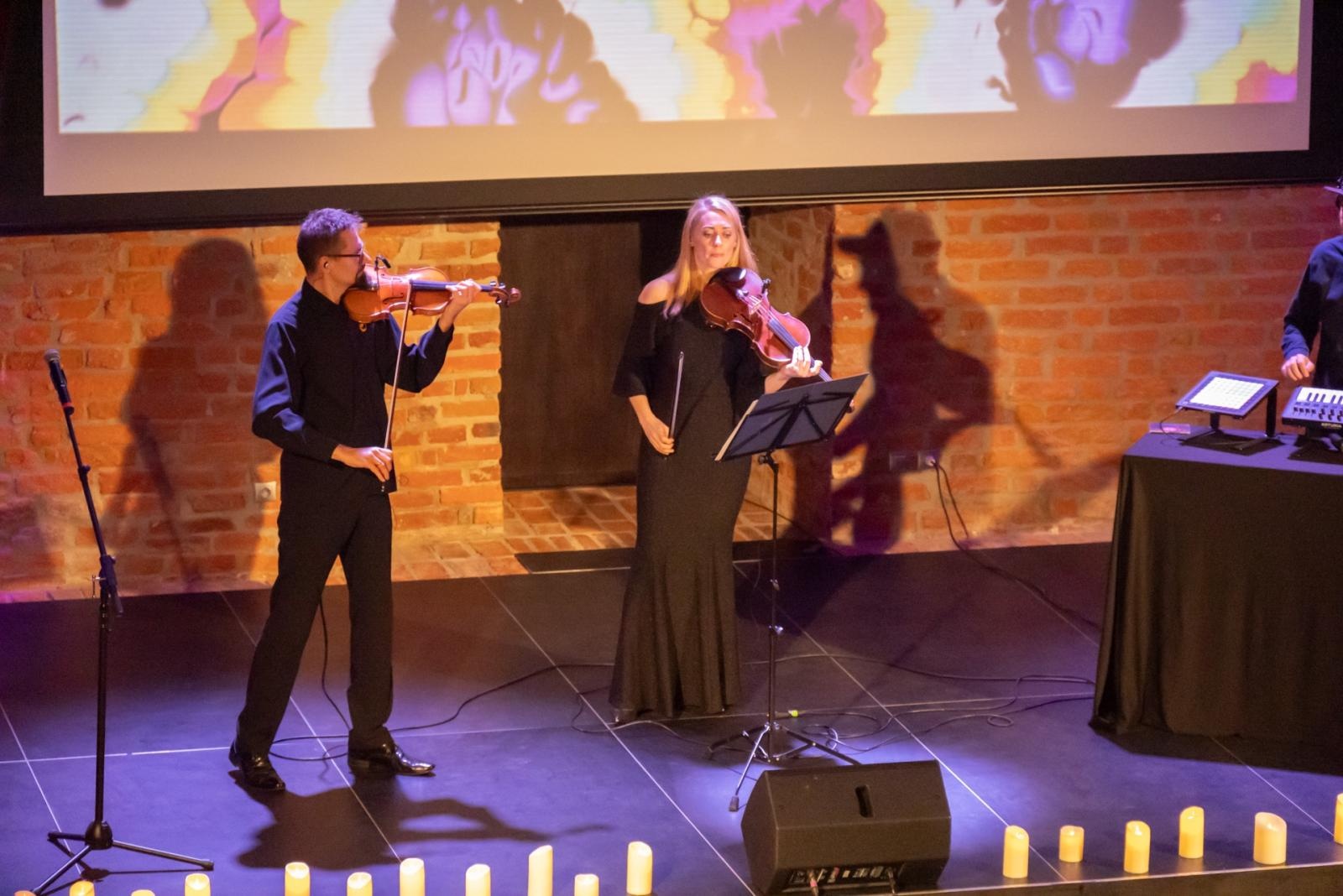 Zdjęcie w galerii na portalu naszraciborz.pl: Wieczór przy Świecach z zespołem SIDORxS-AGE w tworkowskim zamku wiadomości z regionu