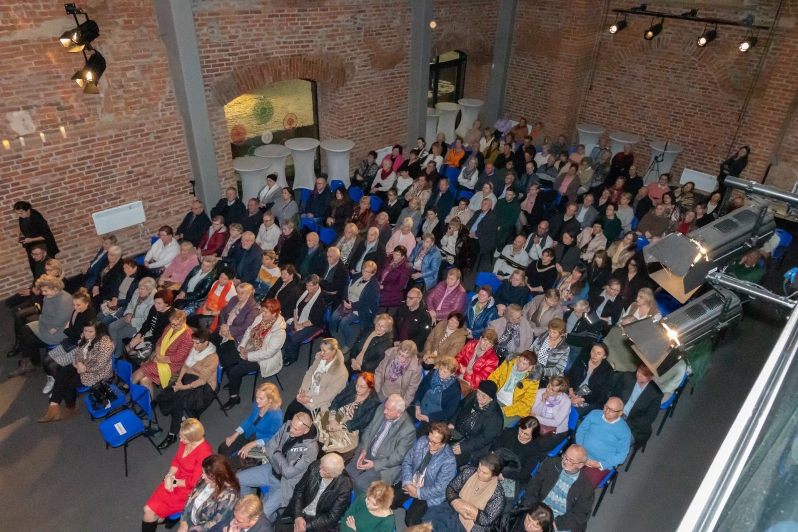 Zdjęcie w galerii na portalu naszraciborz.pl: Wieczór przy Świecach z zespołem SIDORxS-AGE w tworkowskim zamku wiadomości z regionu