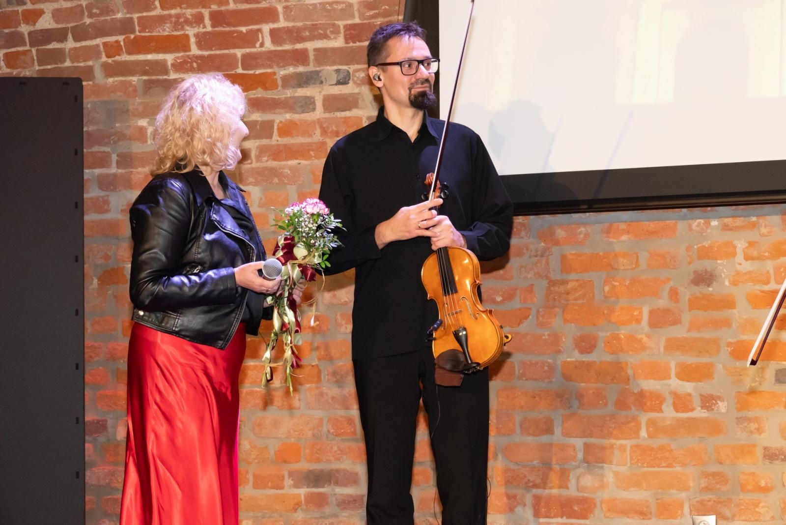 Zdjęcie w galerii na portalu naszraciborz.pl: Wieczór przy Świecach z zespołem SIDORxS-AGE w tworkowskim zamku wiadomości z regionu