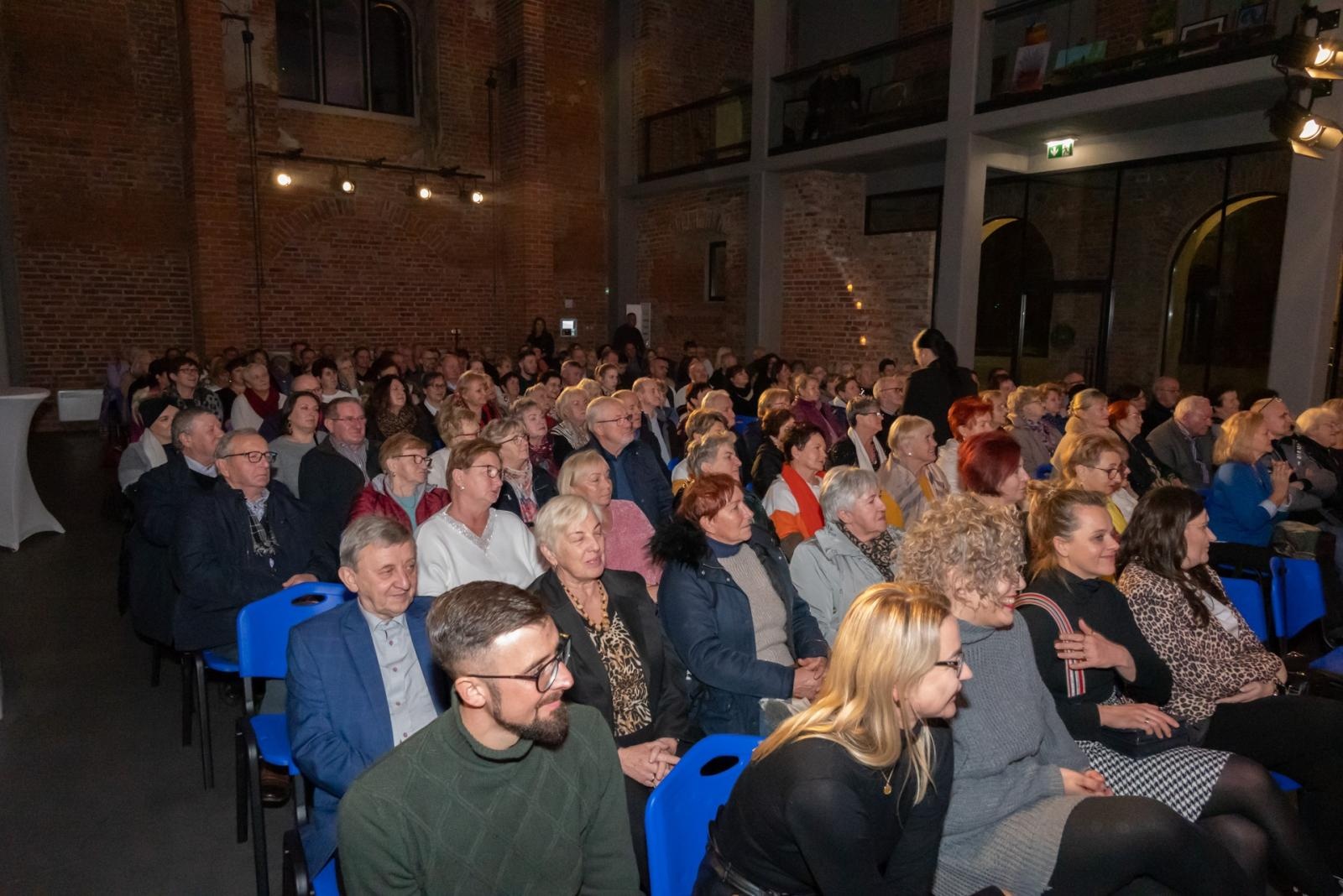Zdjęcie w galerii na portalu naszraciborz.pl: Wieczór przy Świecach z zespołem SIDORxS-AGE w tworkowskim zamku wiadomości z regionu