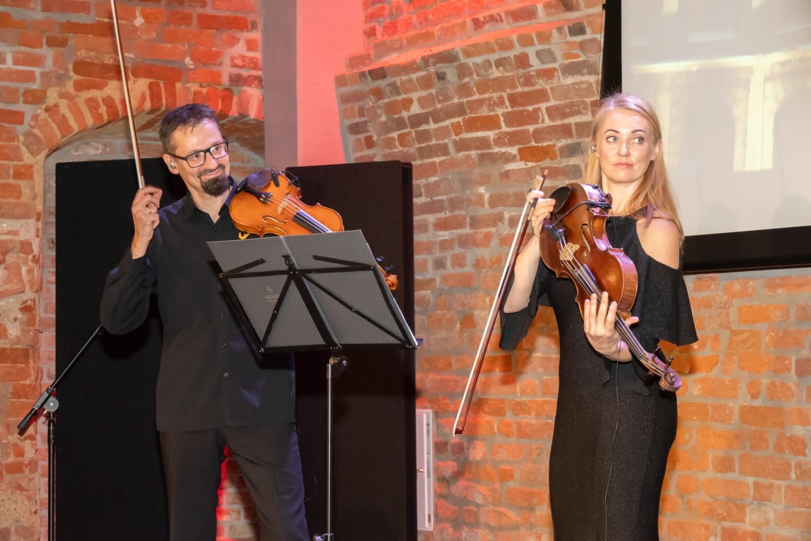 Zdjęcie w galerii na portalu naszraciborz.pl: Wieczór przy Świecach z zespołem SIDORxS-AGE w tworkowskim zamku wiadomości z regionu