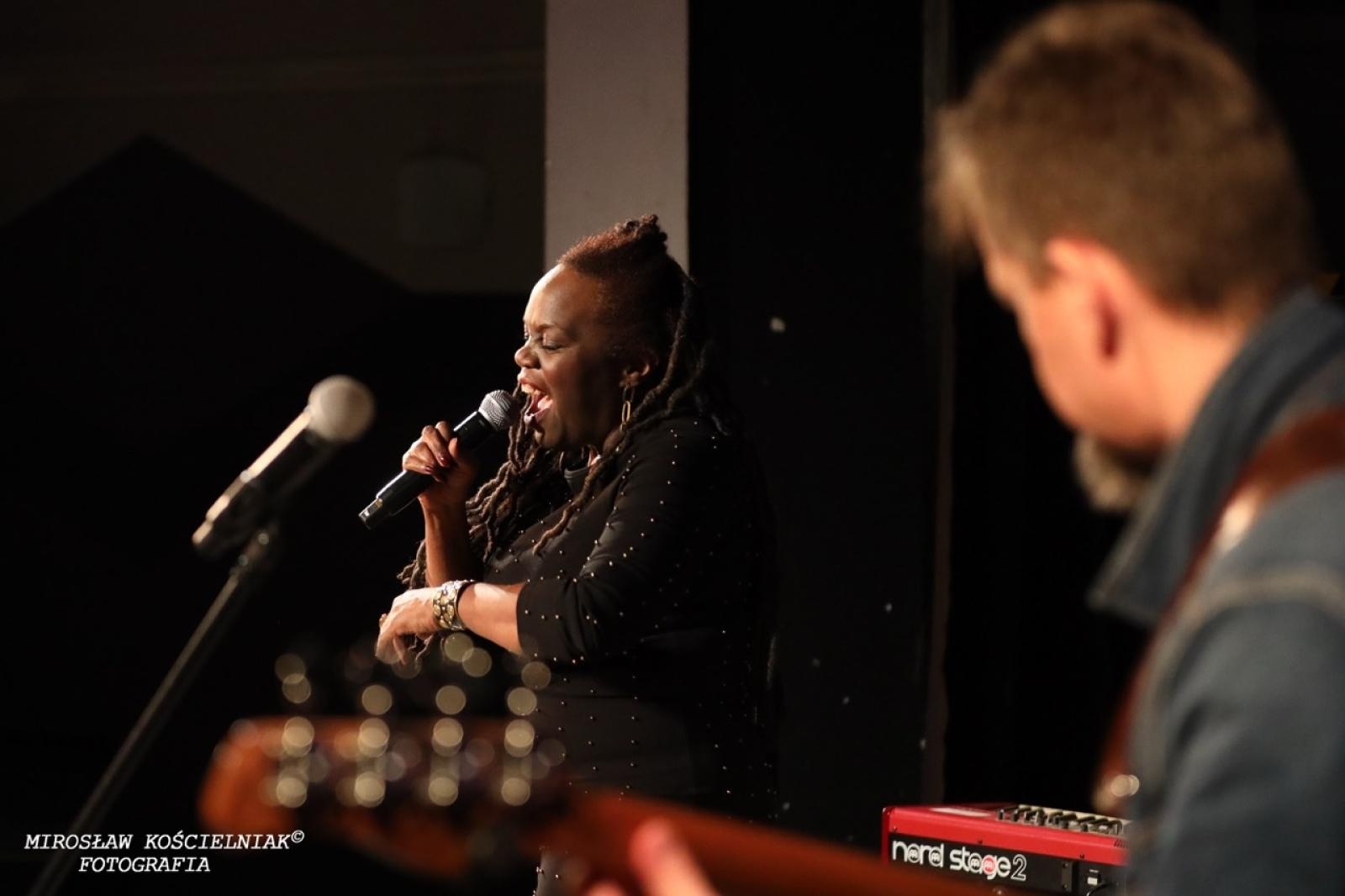 Zdjęcie w galerii na portalu naszraciborz.pl: Muzyczne święto w RCK: Siggy Davis – Gorczyca & Przyjaciele wiadomości z regionu