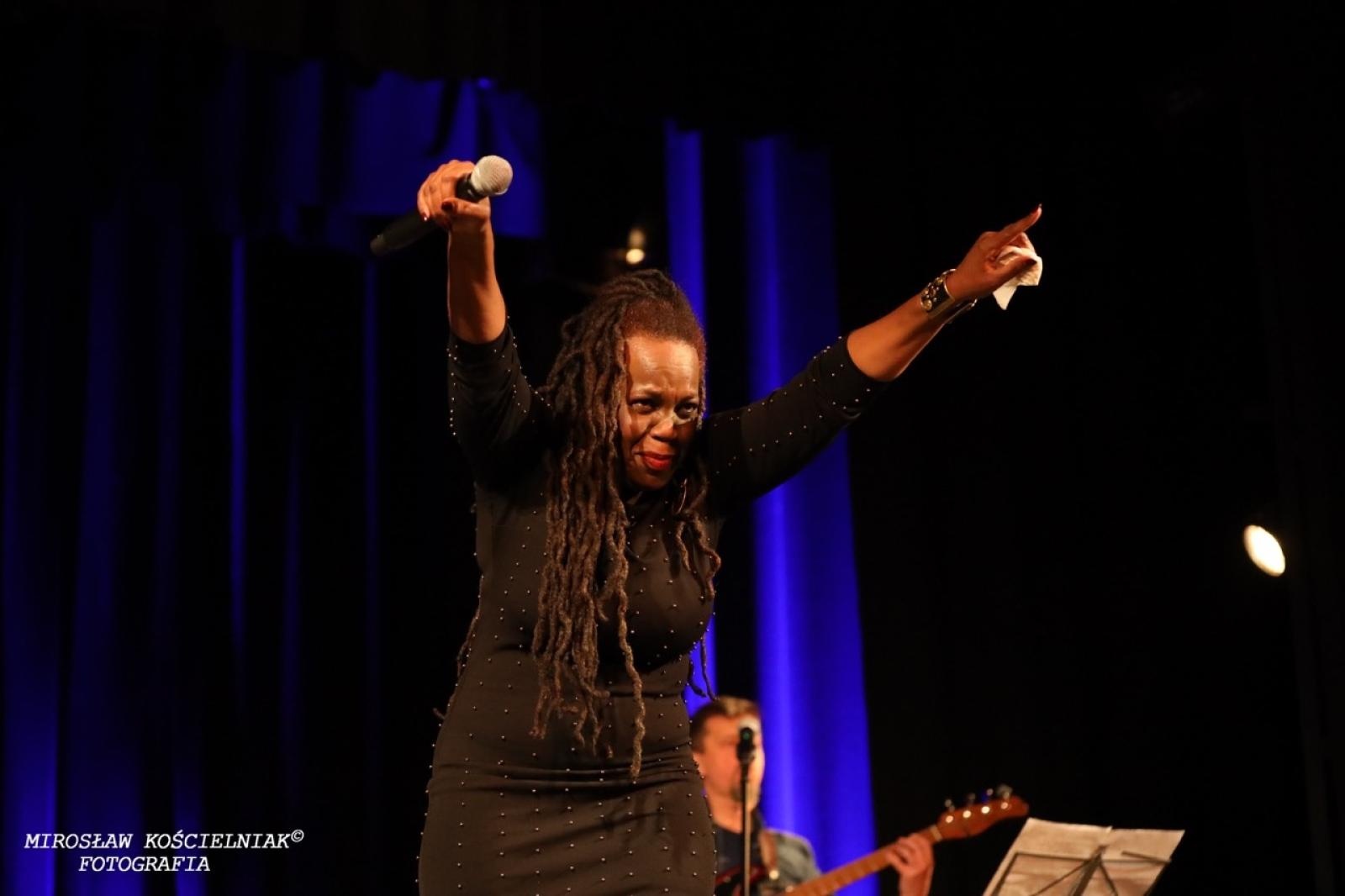 Zdjęcie w galerii na portalu naszraciborz.pl: Muzyczne święto w RCK: Siggy Davis – Gorczyca & Przyjaciele wiadomości z regionu