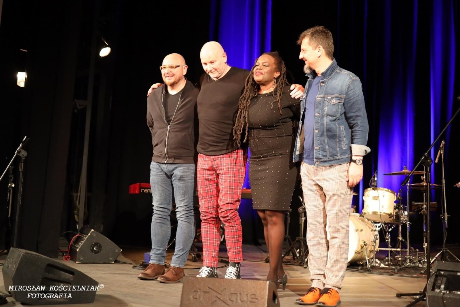 Zdjęcie w galerii na portalu naszraciborz.pl: Muzyczne święto w RCK: Siggy Davis – Gorczyca & Przyjaciele wiadomości z regionu