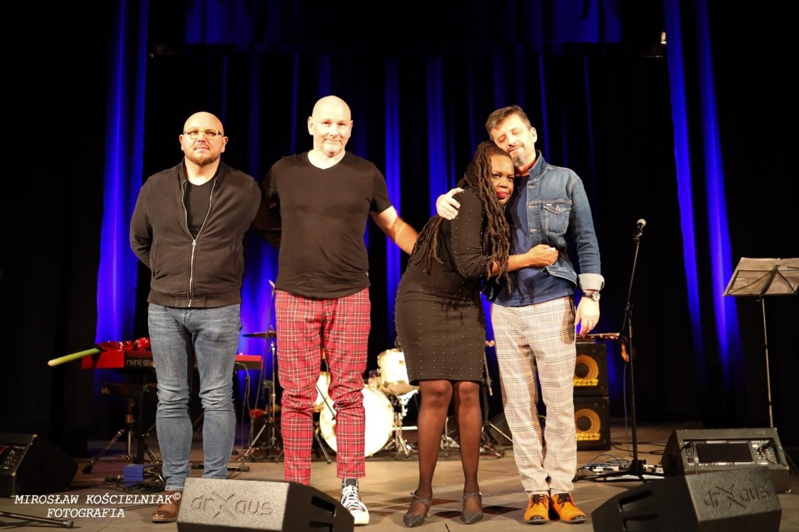 Zdjęcie w galerii na portalu naszraciborz.pl: Muzyczne święto w RCK: Siggy Davis – Gorczyca & Przyjaciele wiadomości z regionu