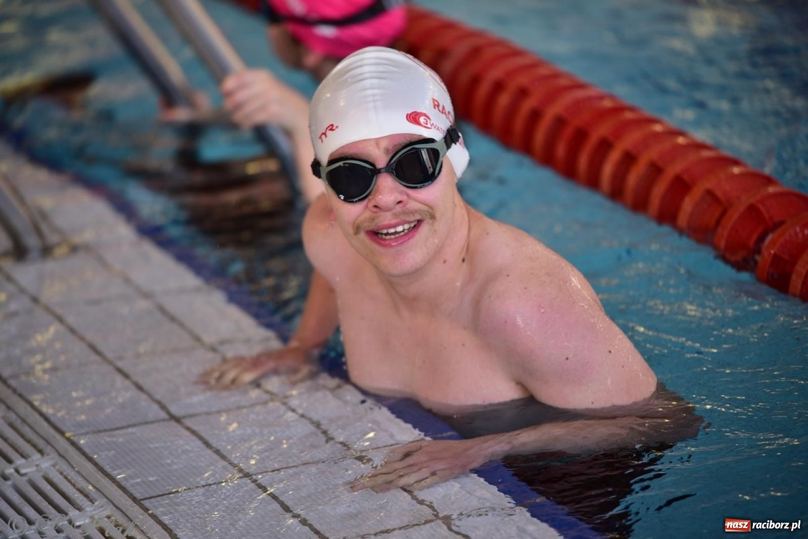 Zdjęcie w galerii na portalu naszraciborz.pl: IV Mistrzostwa Raciborza Szkół Podstawowych w pływaniu – sportowa rywalizacja na H2Ostróg zakończona wiadomości z regionu