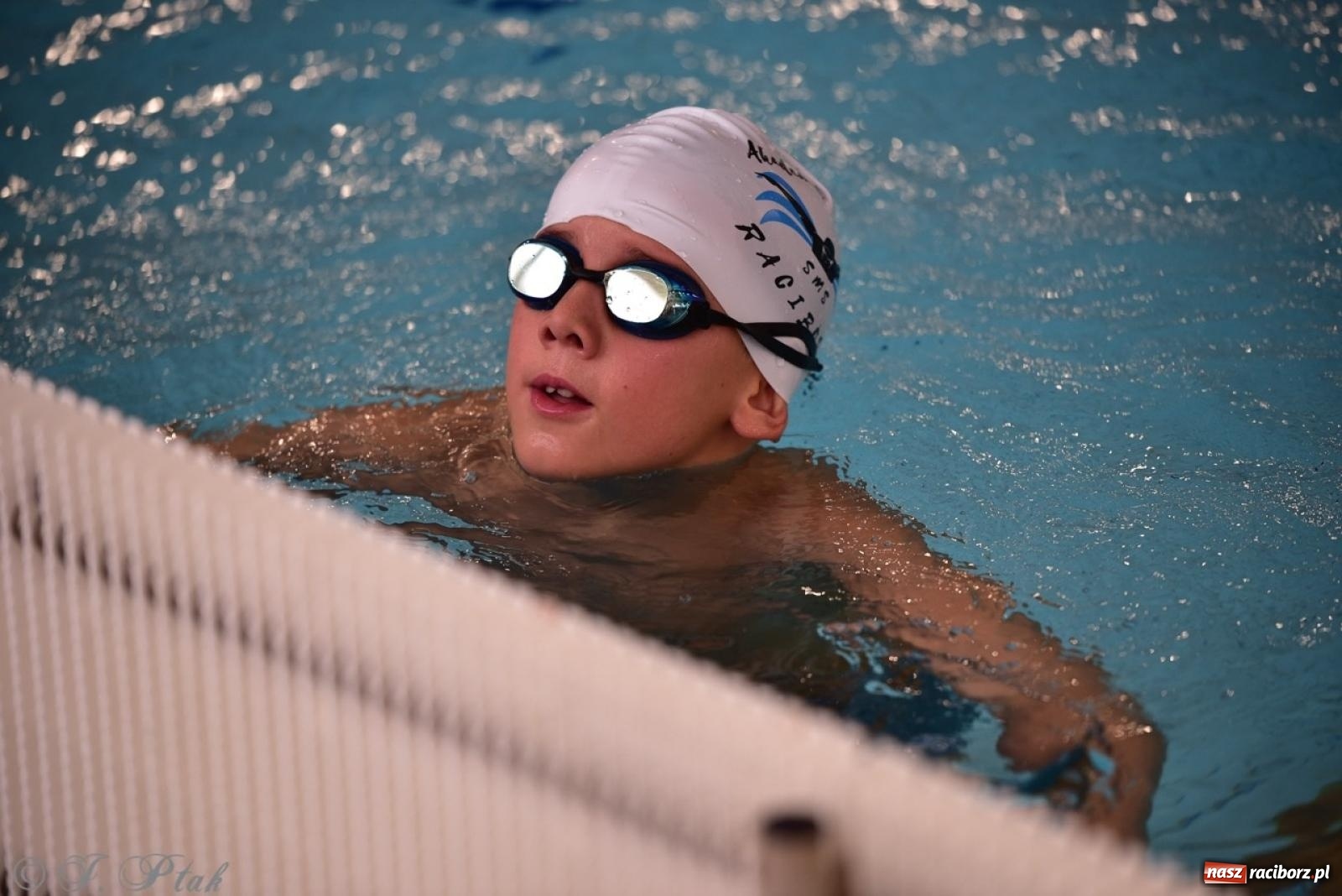 Zdjęcie w galerii na portalu naszraciborz.pl: IV Mistrzostwa Raciborza Szkół Podstawowych w pływaniu – sportowa rywalizacja na H2Ostróg zakończona wiadomości z regionu
