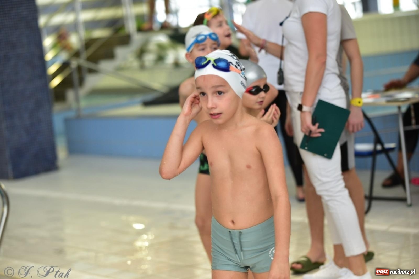 Zdjęcie w galerii na portalu naszraciborz.pl: IV Mistrzostwa Raciborza Szkół Podstawowych w pływaniu – sportowa rywalizacja na H2Ostróg zakończona wiadomości z regionu