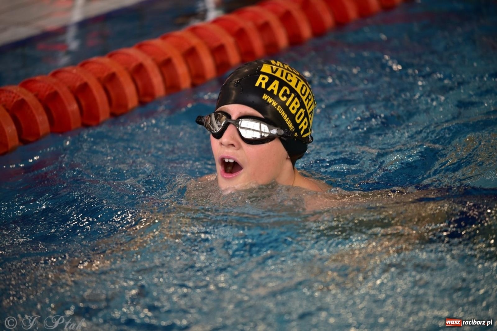 Zdjęcie w galerii na portalu naszraciborz.pl: IV Mistrzostwa Raciborza Szkół Podstawowych w pływaniu – sportowa rywalizacja na H2Ostróg zakończona wiadomości z regionu