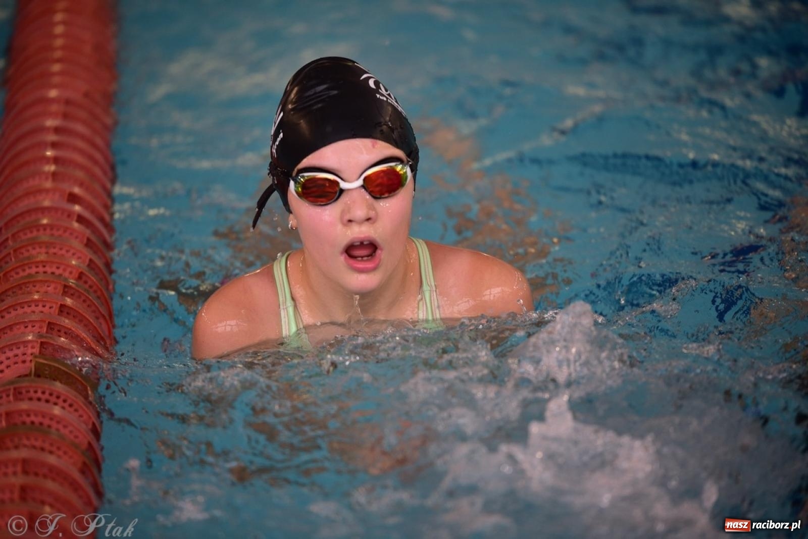 Zdjęcie w galerii na portalu naszraciborz.pl: IV Mistrzostwa Raciborza Szkół Podstawowych w pływaniu – sportowa rywalizacja na H2Ostróg zakończona wiadomości z regionu