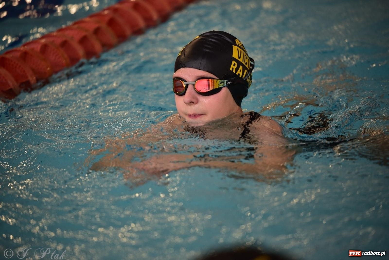 Zdjęcie w galerii na portalu naszraciborz.pl: IV Mistrzostwa Raciborza Szkół Podstawowych w pływaniu – sportowa rywalizacja na H2Ostróg zakończona wiadomości z regionu