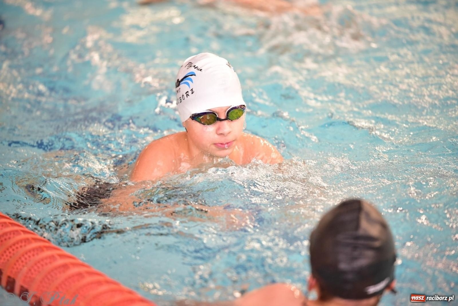 Zdjęcie w galerii na portalu naszraciborz.pl: IV Mistrzostwa Raciborza Szkół Podstawowych w pływaniu – sportowa rywalizacja na H2Ostróg zakończona wiadomości z regionu