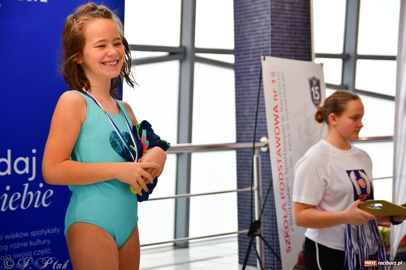 Zdjęcie w galerii na portalu naszraciborz.pl: IV Mistrzostwa Raciborza Szkół Podstawowych w pływaniu – sportowa rywalizacja na H2Ostróg zakończona wiadomości z regionu