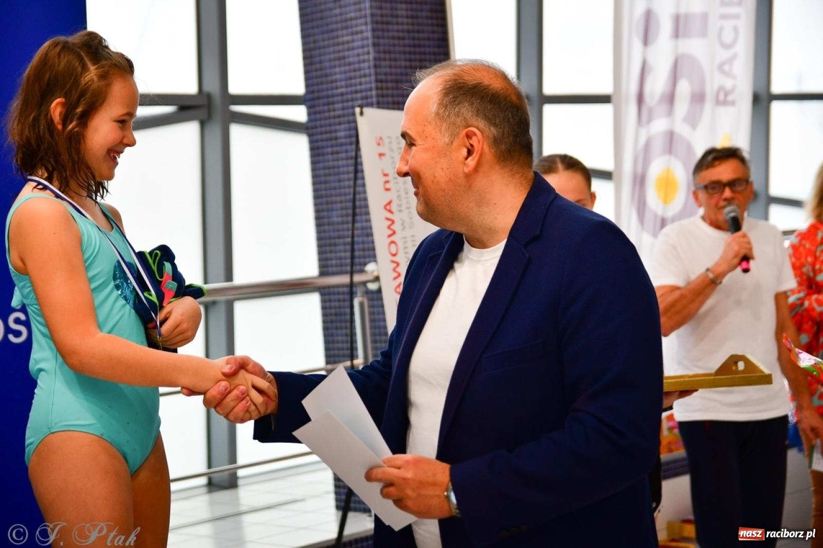 Zdjęcie w galerii na portalu naszraciborz.pl: IV Mistrzostwa Raciborza Szkół Podstawowych w pływaniu – sportowa rywalizacja na H2Ostróg zakończona wiadomości z regionu