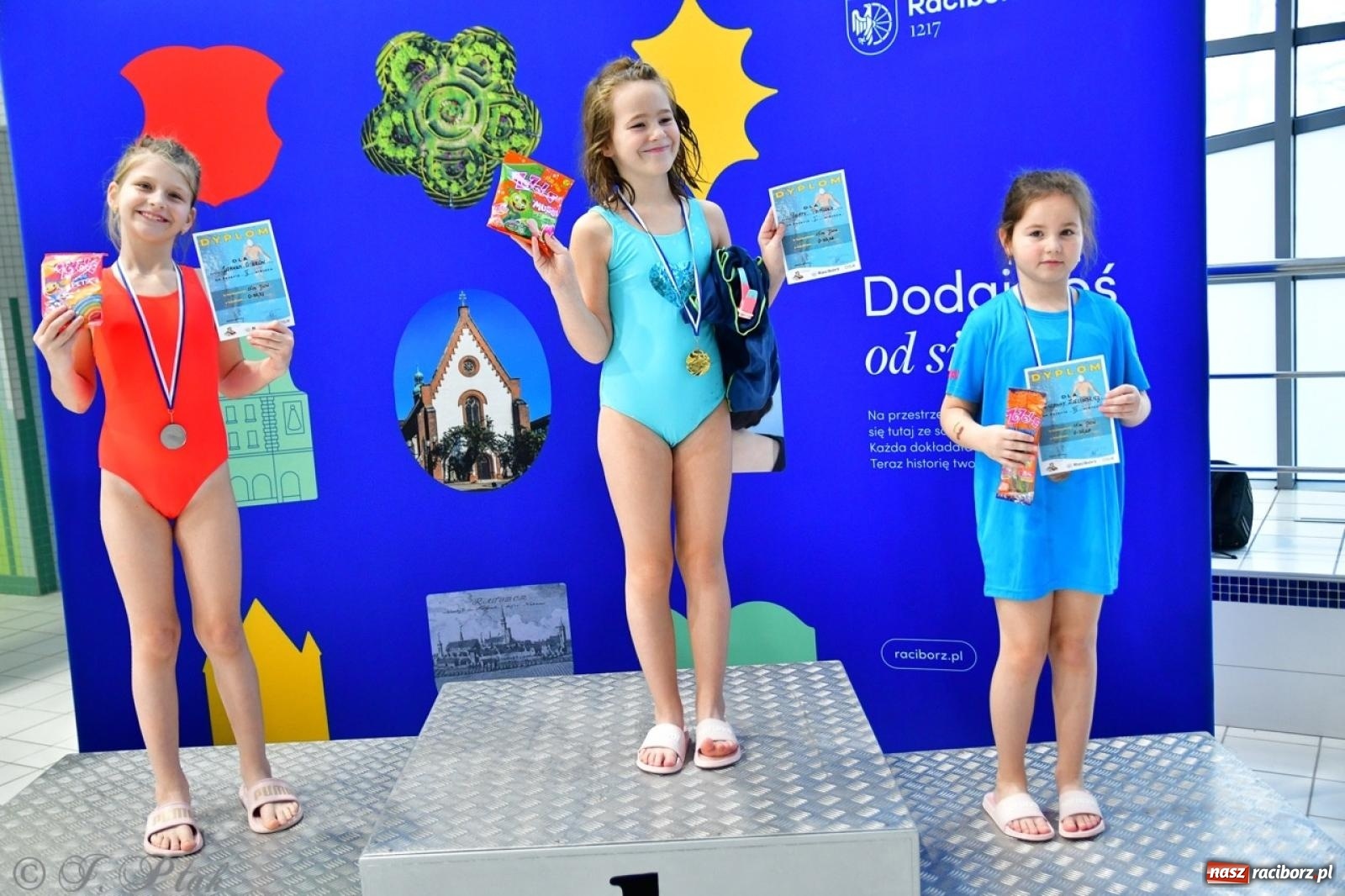 Zdjęcie w galerii na portalu naszraciborz.pl: IV Mistrzostwa Raciborza Szkół Podstawowych w pływaniu – sportowa rywalizacja na H2Ostróg zakończona wiadomości z regionu