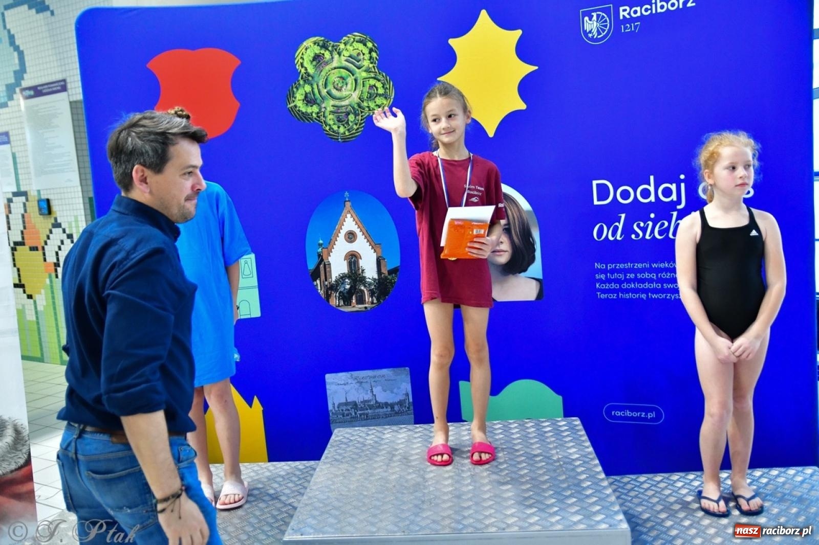 Zdjęcie w galerii na portalu naszraciborz.pl: IV Mistrzostwa Raciborza Szkół Podstawowych w pływaniu – sportowa rywalizacja na H2Ostróg zakończona wiadomości z regionu