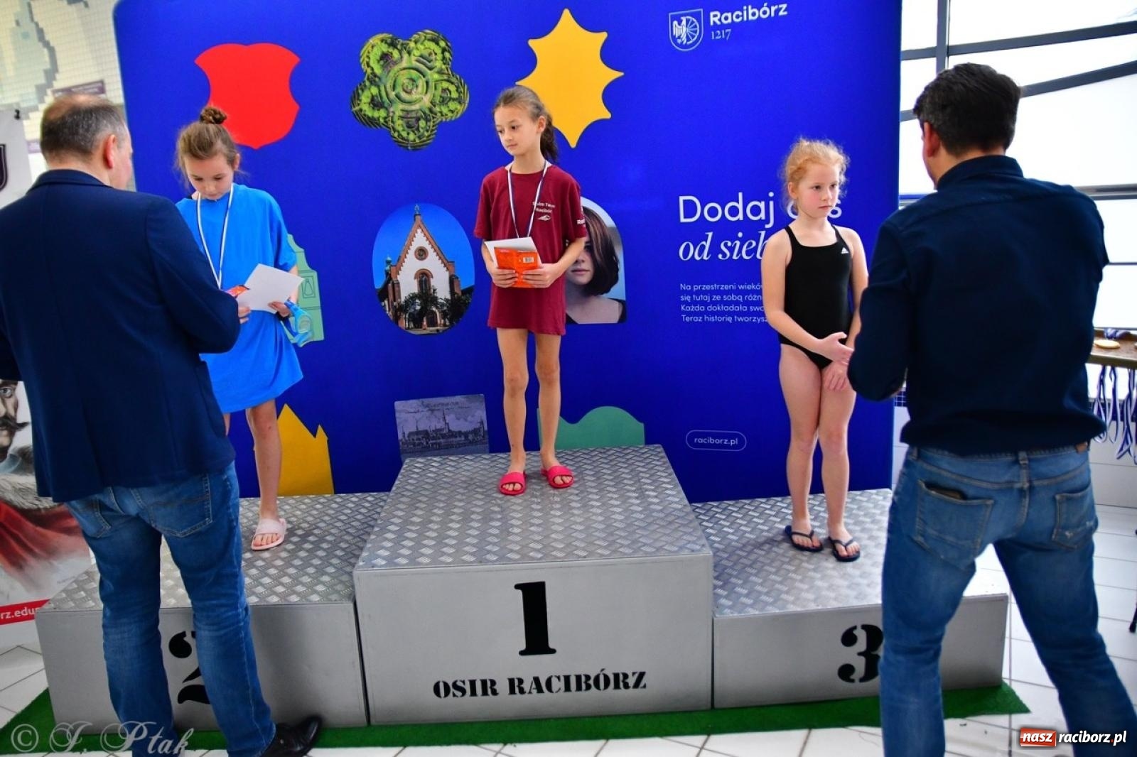 Zdjęcie w galerii na portalu naszraciborz.pl: IV Mistrzostwa Raciborza Szkół Podstawowych w pływaniu – sportowa rywalizacja na H2Ostróg zakończona wiadomości z regionu