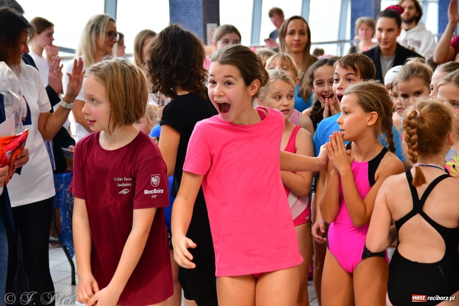Zdjęcie w galerii na portalu naszraciborz.pl: IV Mistrzostwa Raciborza Szkół Podstawowych w pływaniu – sportowa rywalizacja na H2Ostróg zakończona wiadomości z regionu