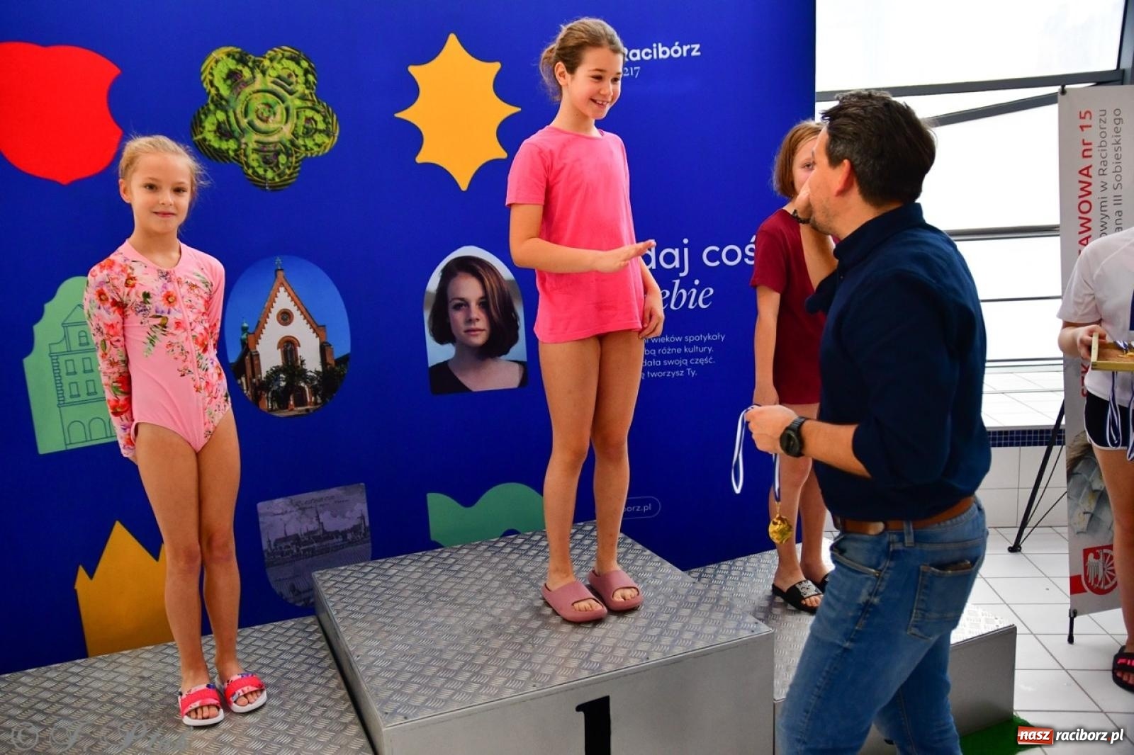 Zdjęcie w galerii na portalu naszraciborz.pl: IV Mistrzostwa Raciborza Szkół Podstawowych w pływaniu – sportowa rywalizacja na H2Ostróg zakończona wiadomości z regionu