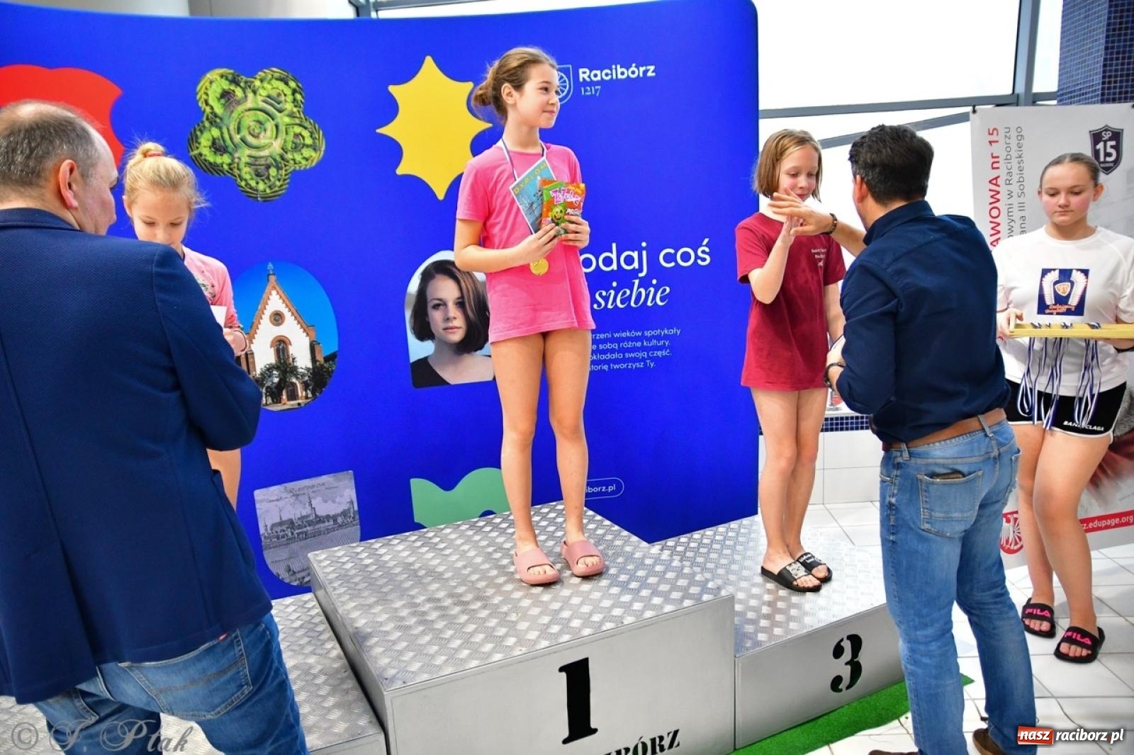 Zdjęcie w galerii na portalu naszraciborz.pl: IV Mistrzostwa Raciborza Szkół Podstawowych w pływaniu – sportowa rywalizacja na H2Ostróg zakończona wiadomości z regionu