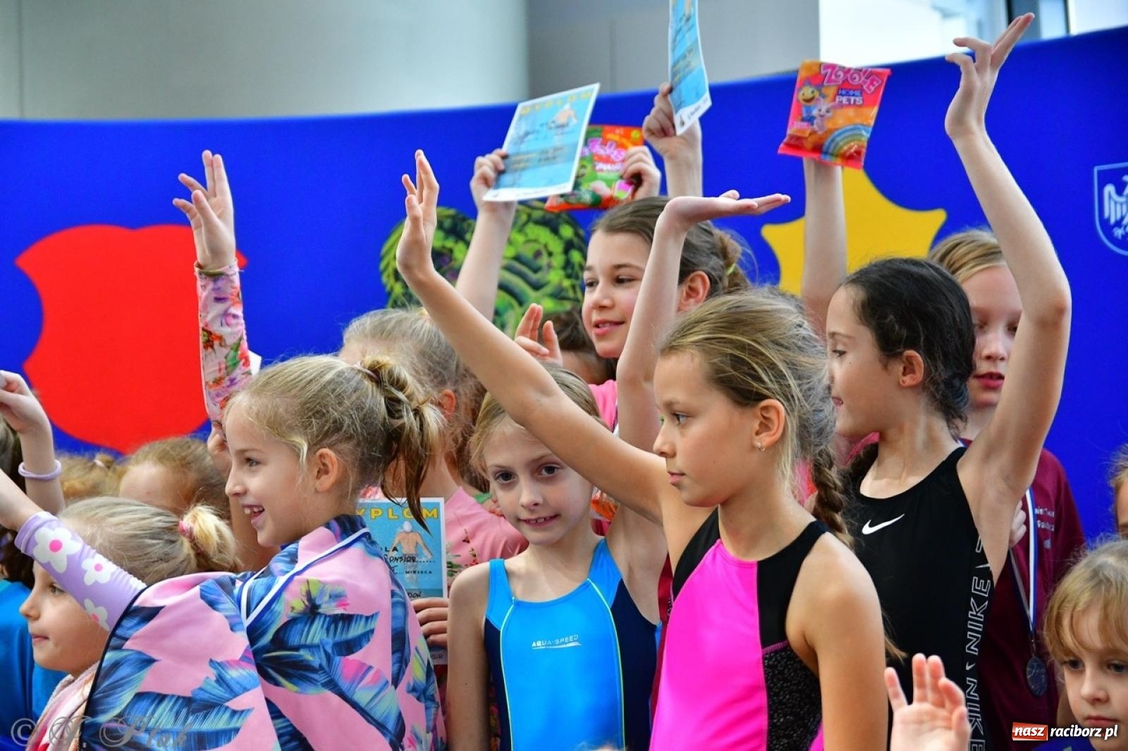 Zdjęcie w galerii na portalu naszraciborz.pl: IV Mistrzostwa Raciborza Szkół Podstawowych w pływaniu – sportowa rywalizacja na H2Ostróg zakończona wiadomości z regionu