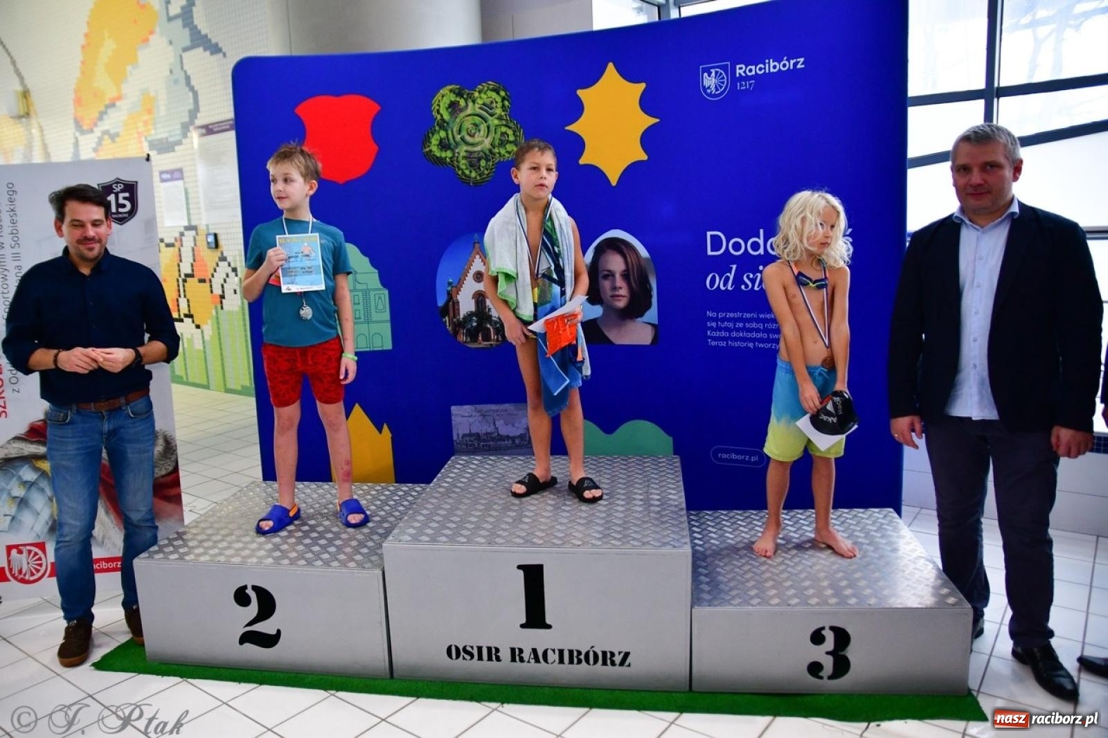 Zdjęcie w galerii na portalu naszraciborz.pl: IV Mistrzostwa Raciborza Szkół Podstawowych w pływaniu – sportowa rywalizacja na H2Ostróg zakończona wiadomości z regionu