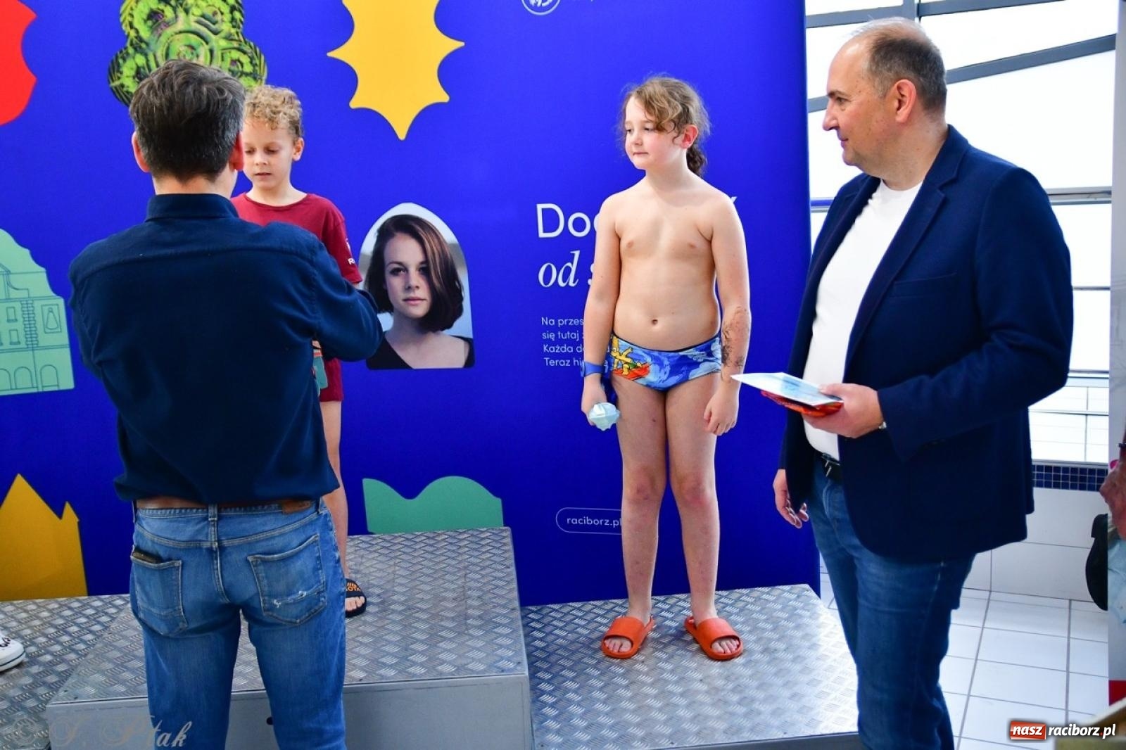 Zdjęcie w galerii na portalu naszraciborz.pl: IV Mistrzostwa Raciborza Szkół Podstawowych w pływaniu – sportowa rywalizacja na H2Ostróg zakończona wiadomości z regionu